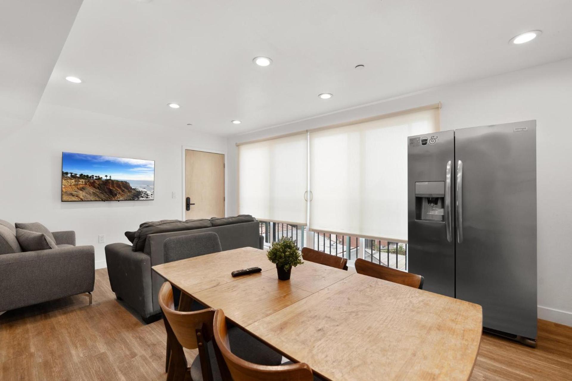 Charming Urban Retreat near USC in LA- Private room with Share Living room with Kitchen photo 11