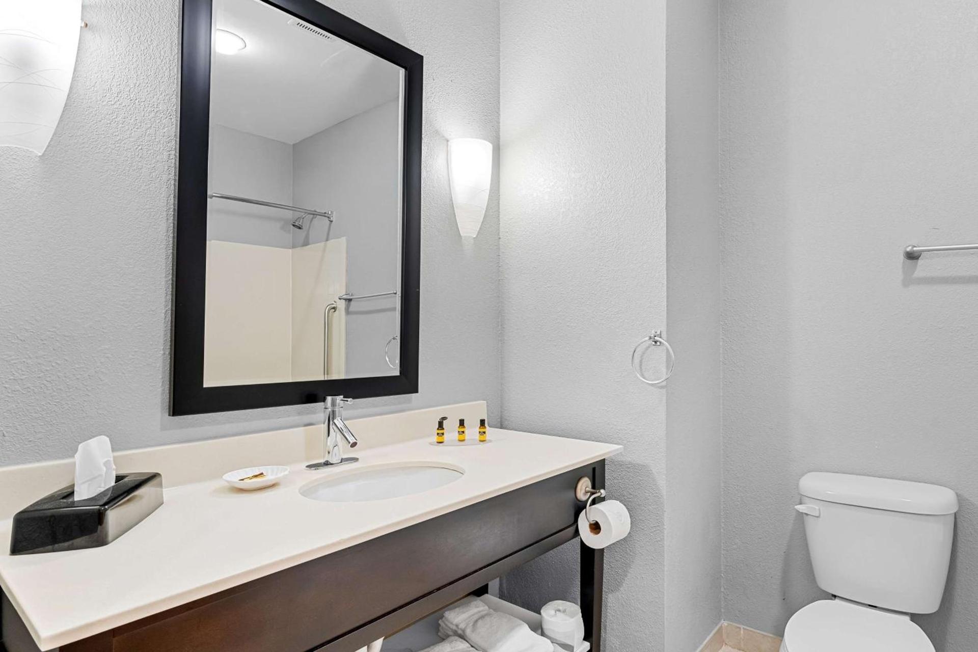 Best Western Plus - Magee Inn & Suites photo 18