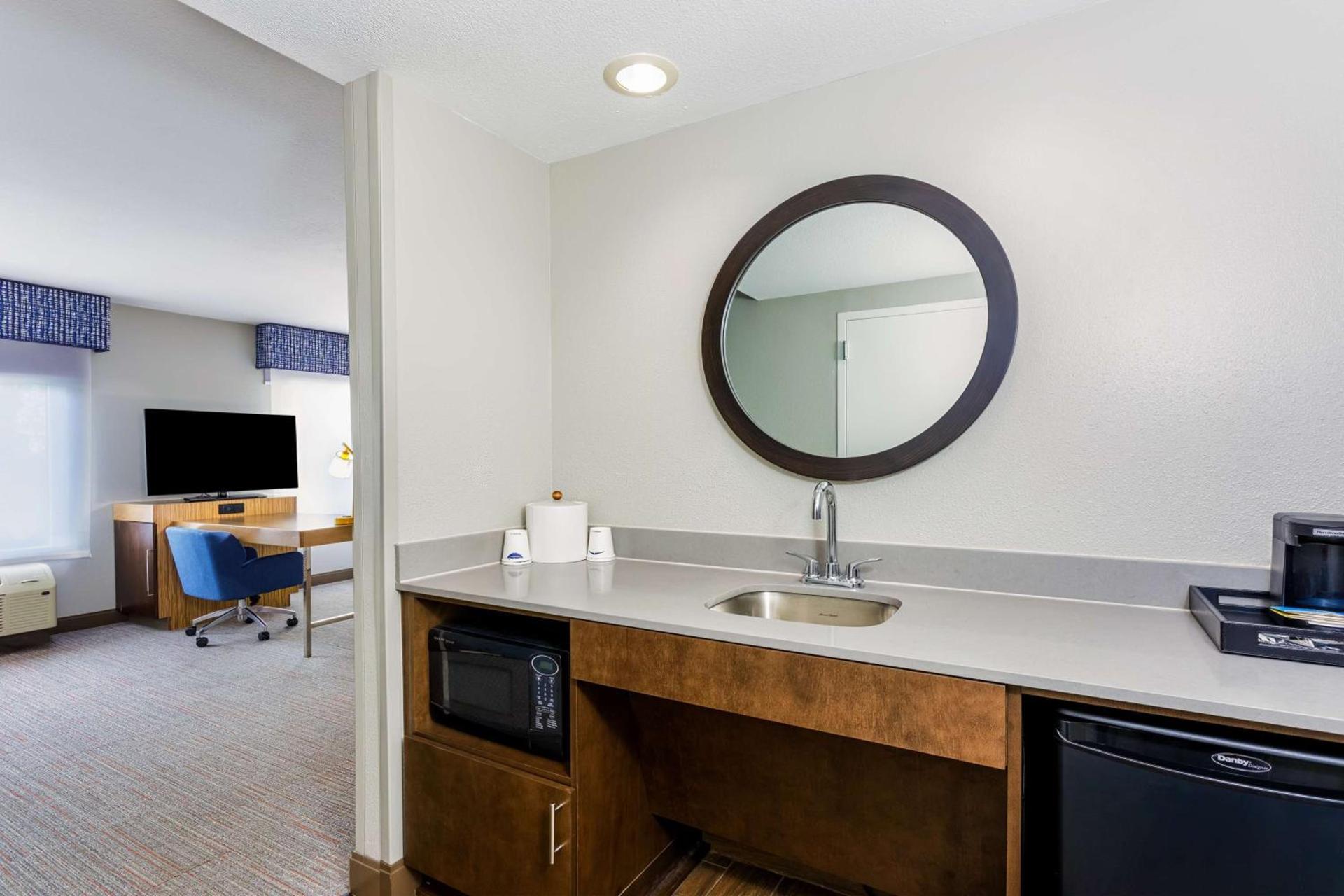 Hampton Inn & Suites Tallahassee I-10-Thomasville Road photo 21