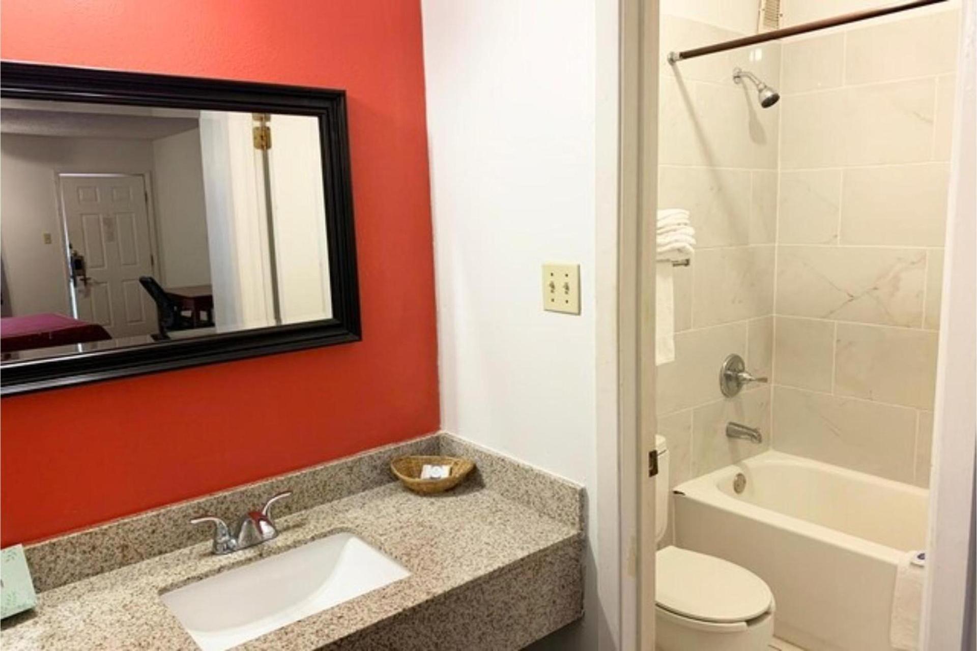 Rodeway Inn & Suites Jefferson photo 33