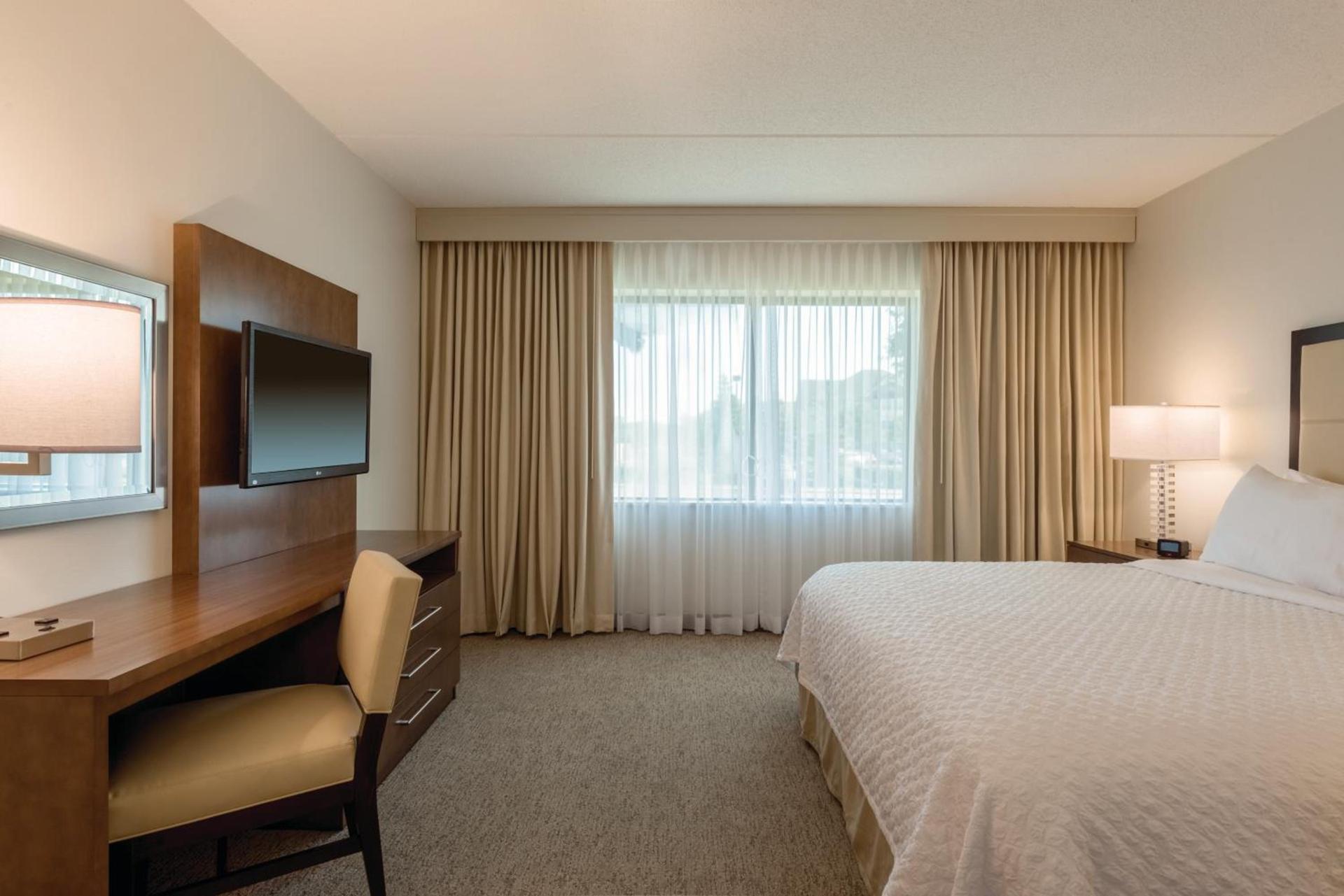Embassy Suites by Hilton Milwaukee Brookfield photo 99