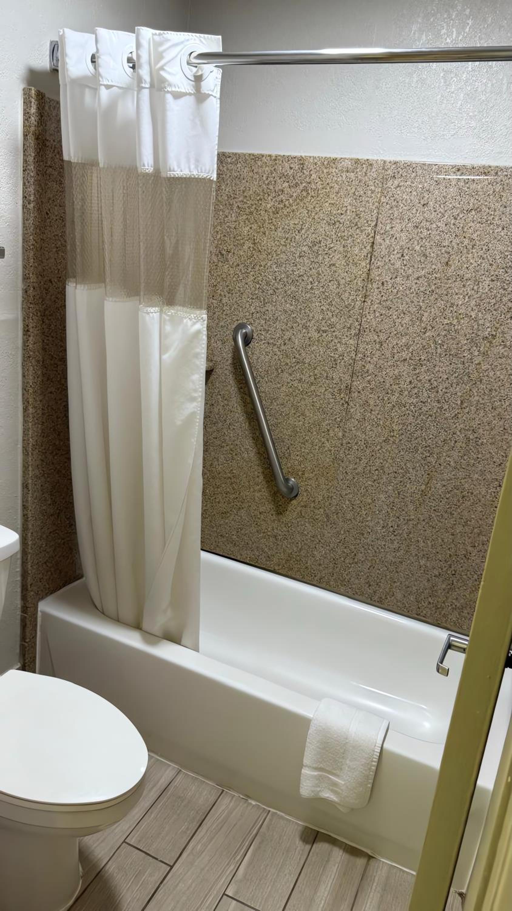 Days Inn by Wyndham Cookeville photo 49