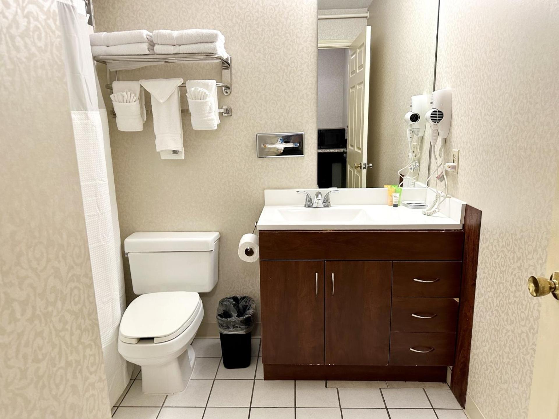 Baldwin Inn & Suites, SureStay Collection by Best Western photo 10