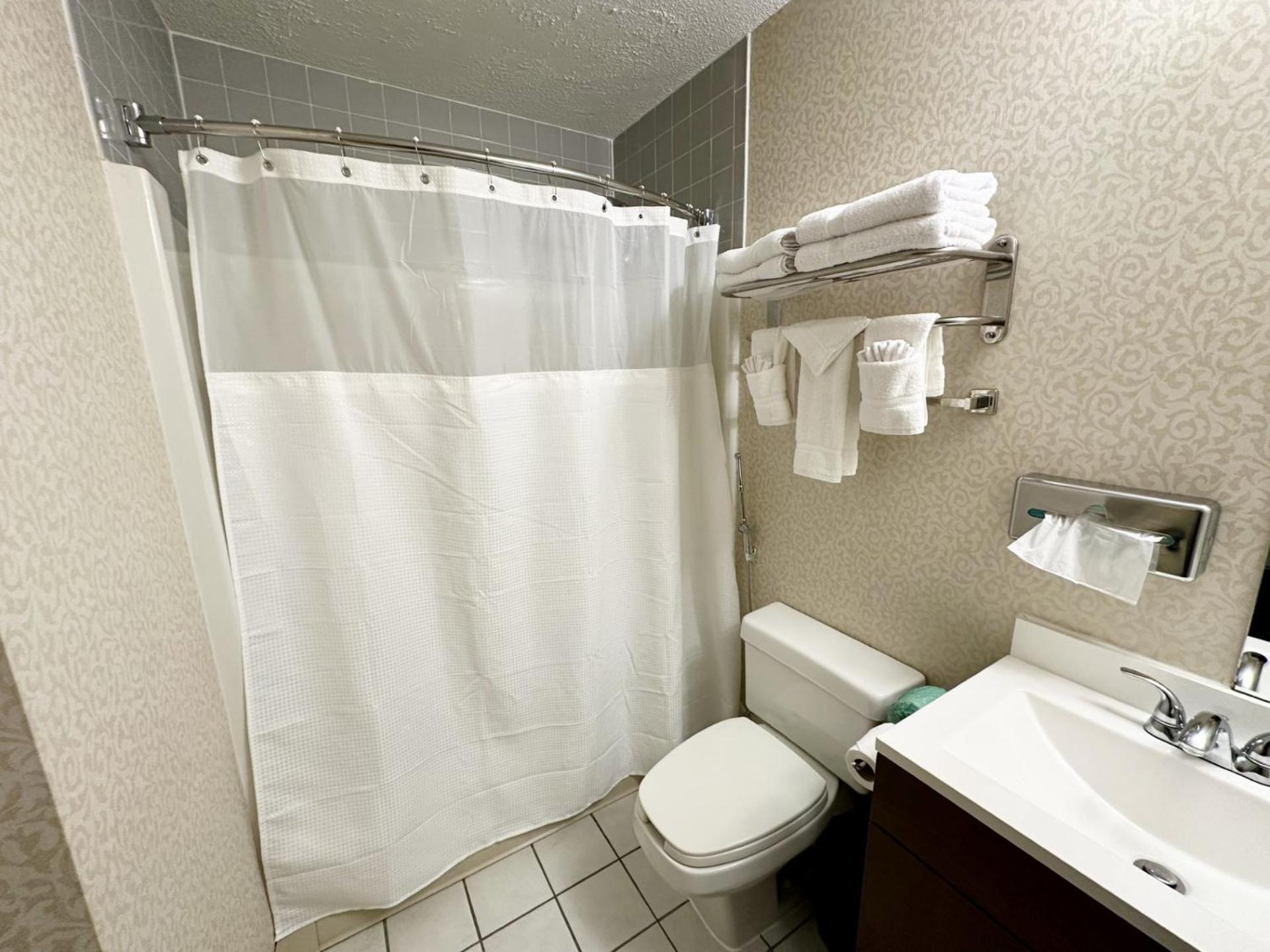 Baldwin Inn & Suites, SureStay Collection by Best Western photo 12