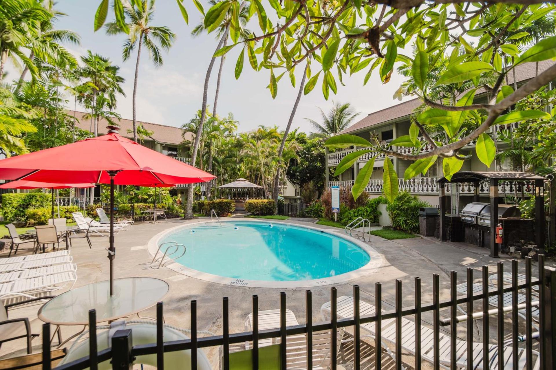 Kona Islander Inn - Prime Downtown Location with Hot Tub, Pool & Beach photo 5