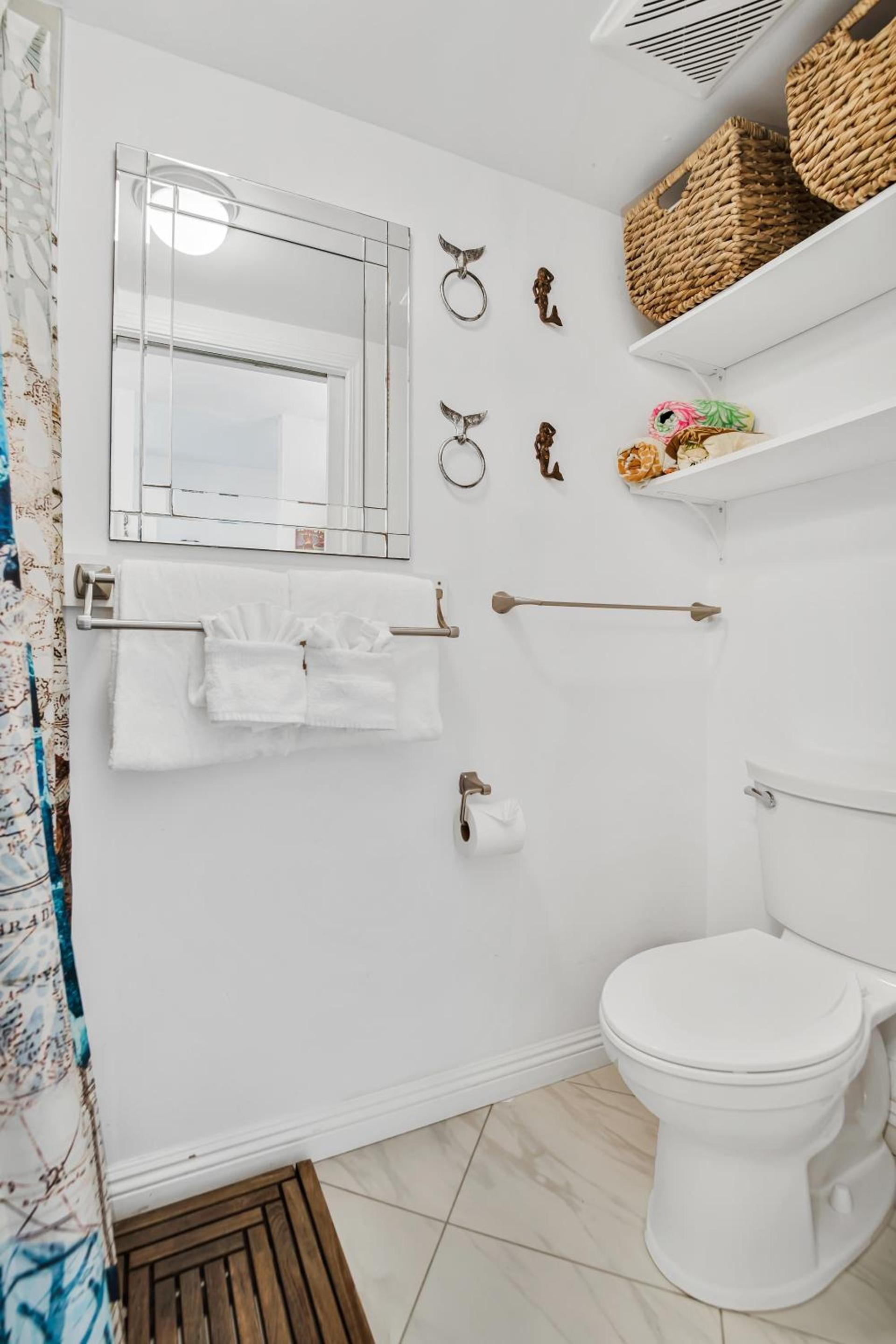 Kona Islander Inn - Prime Downtown Location with Hot Tub, Pool & Beach photo 41