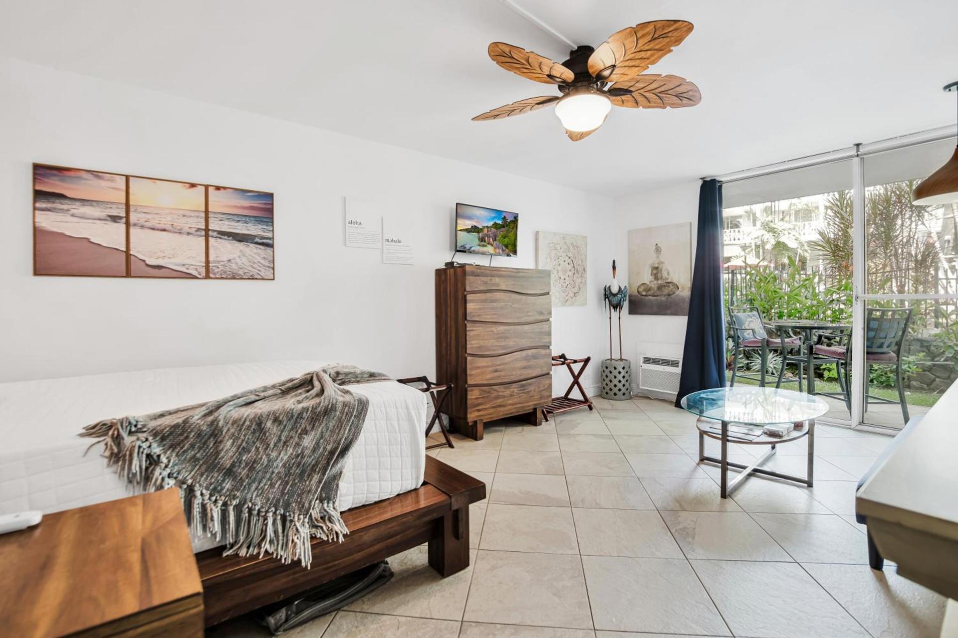 Kona Islander Inn - Prime Downtown Location with Hot Tub, Pool & Beach photo 28