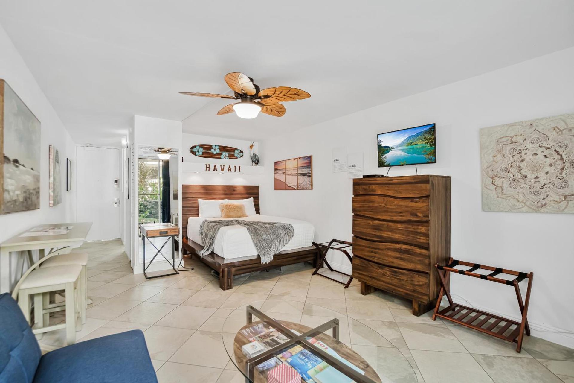 Kona Islander Inn - Prime Downtown Location with Hot Tub, Pool & Beach photo 18