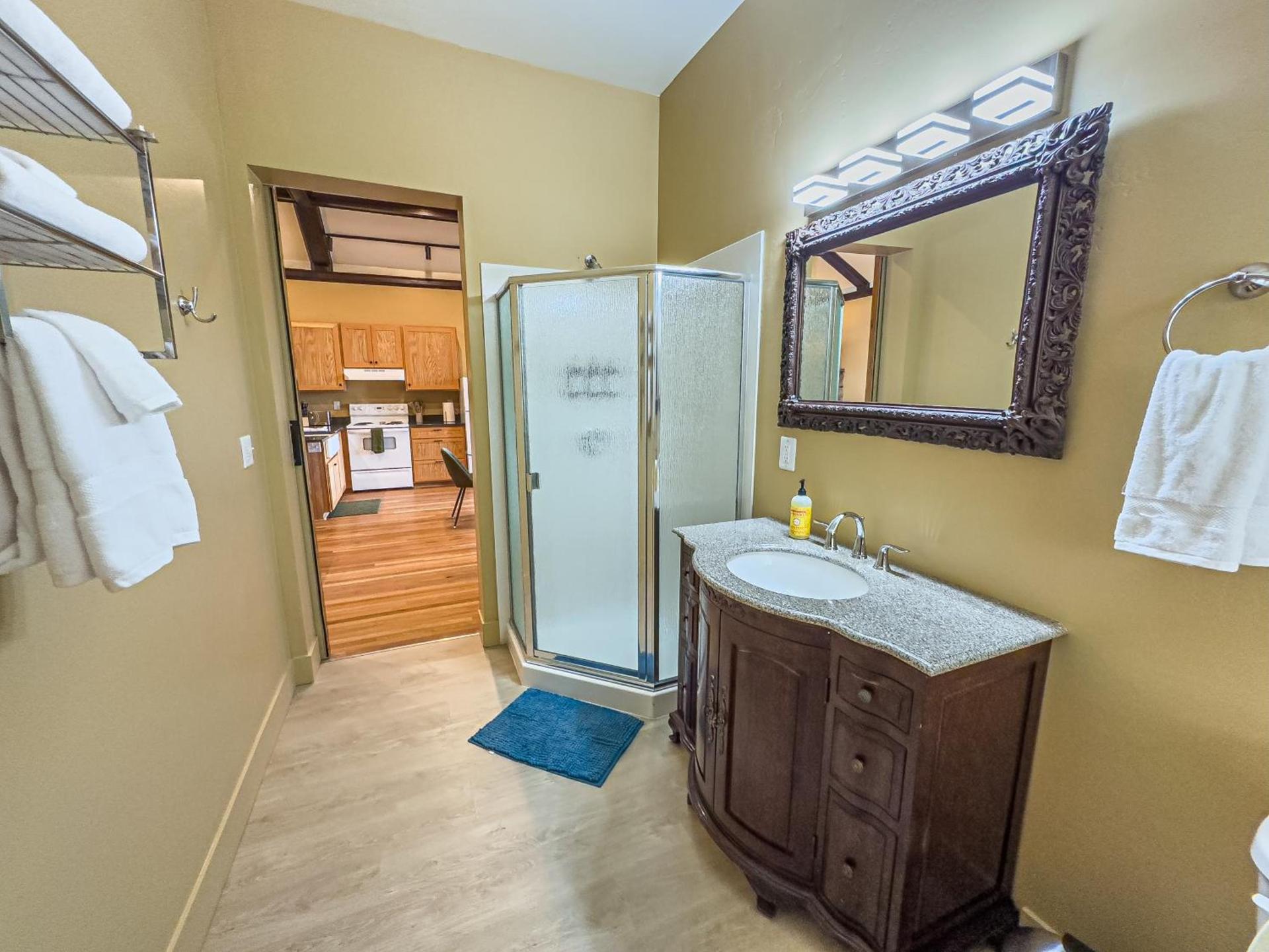 Peach Street Inn by WanderLodges photo 22