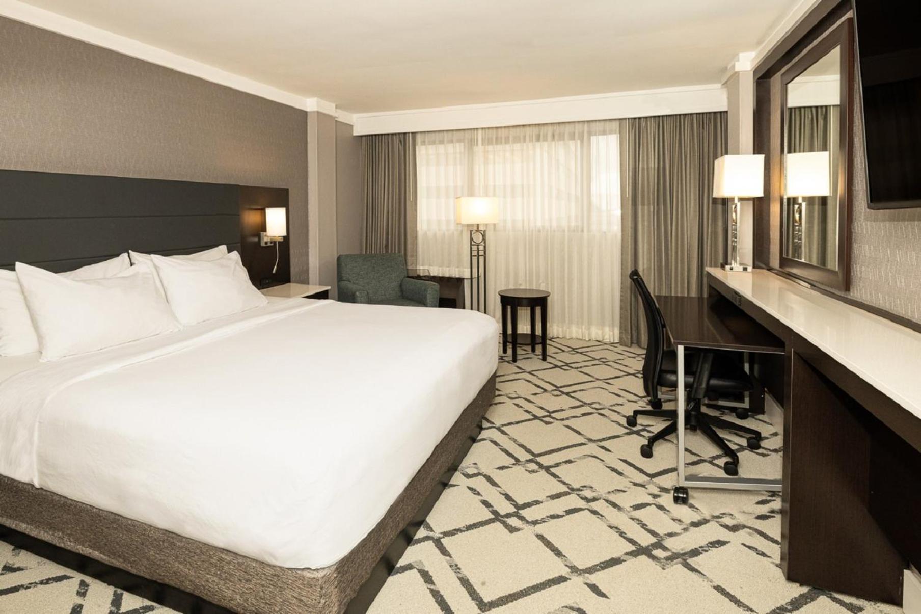 Crowne Plaza Knoxville Downtown University by IHG photo 100