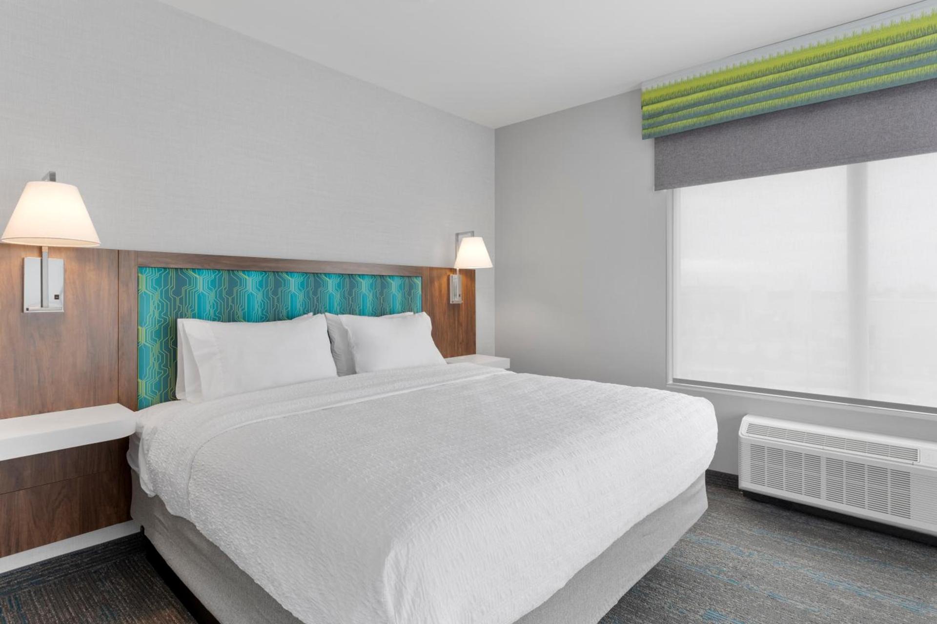 Hampton Inn Saline photo 9