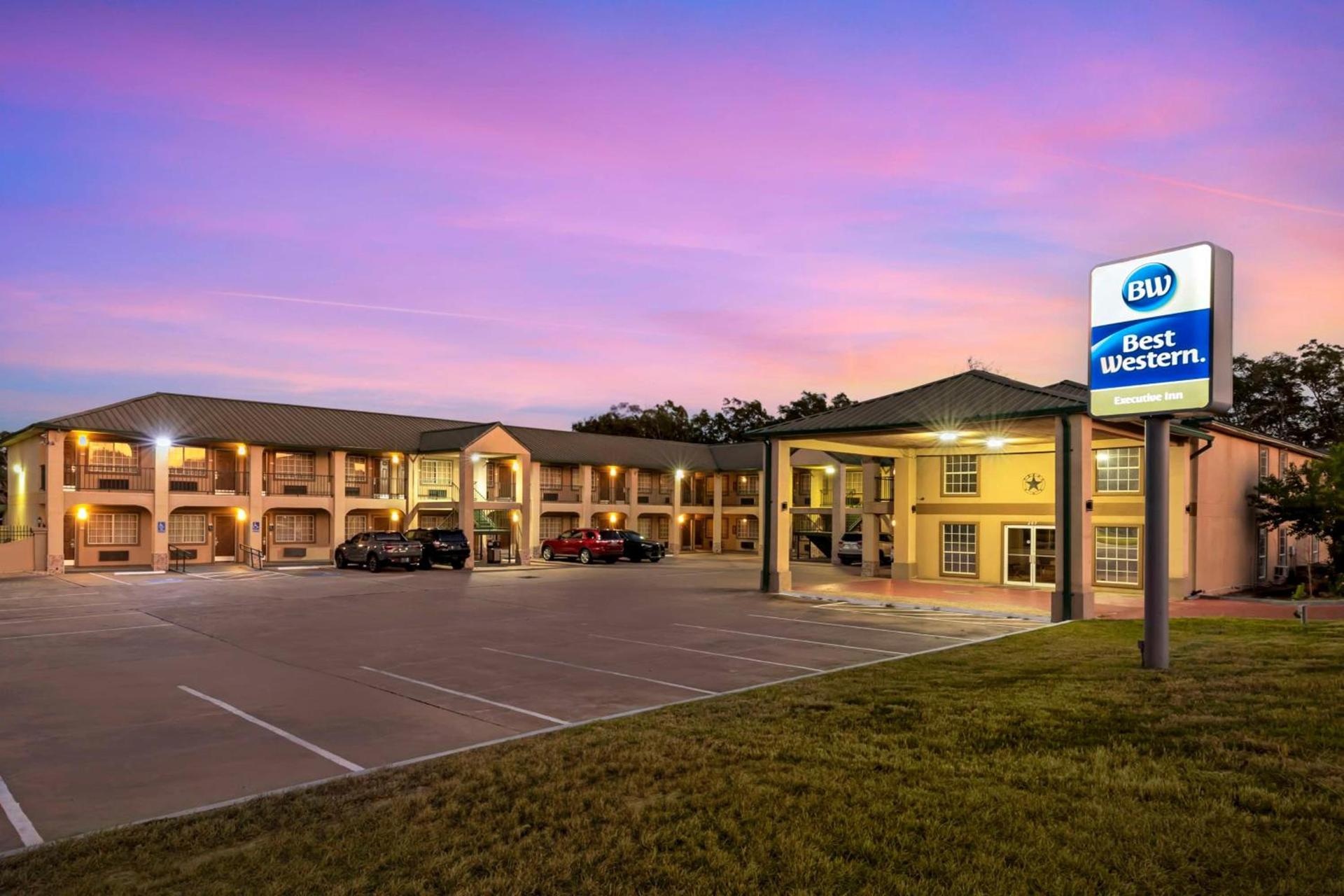 Best Western Executive Inn — hotel in Hallettsville