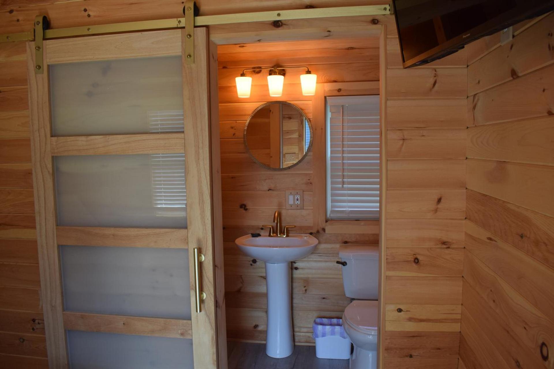 Saratoga Cabins photo 4