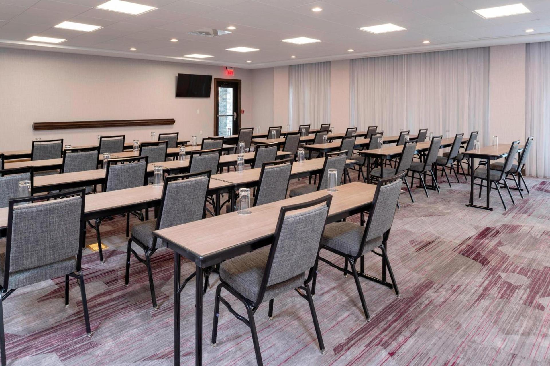Courtyard by Marriott Cleveland Elyria photo 26