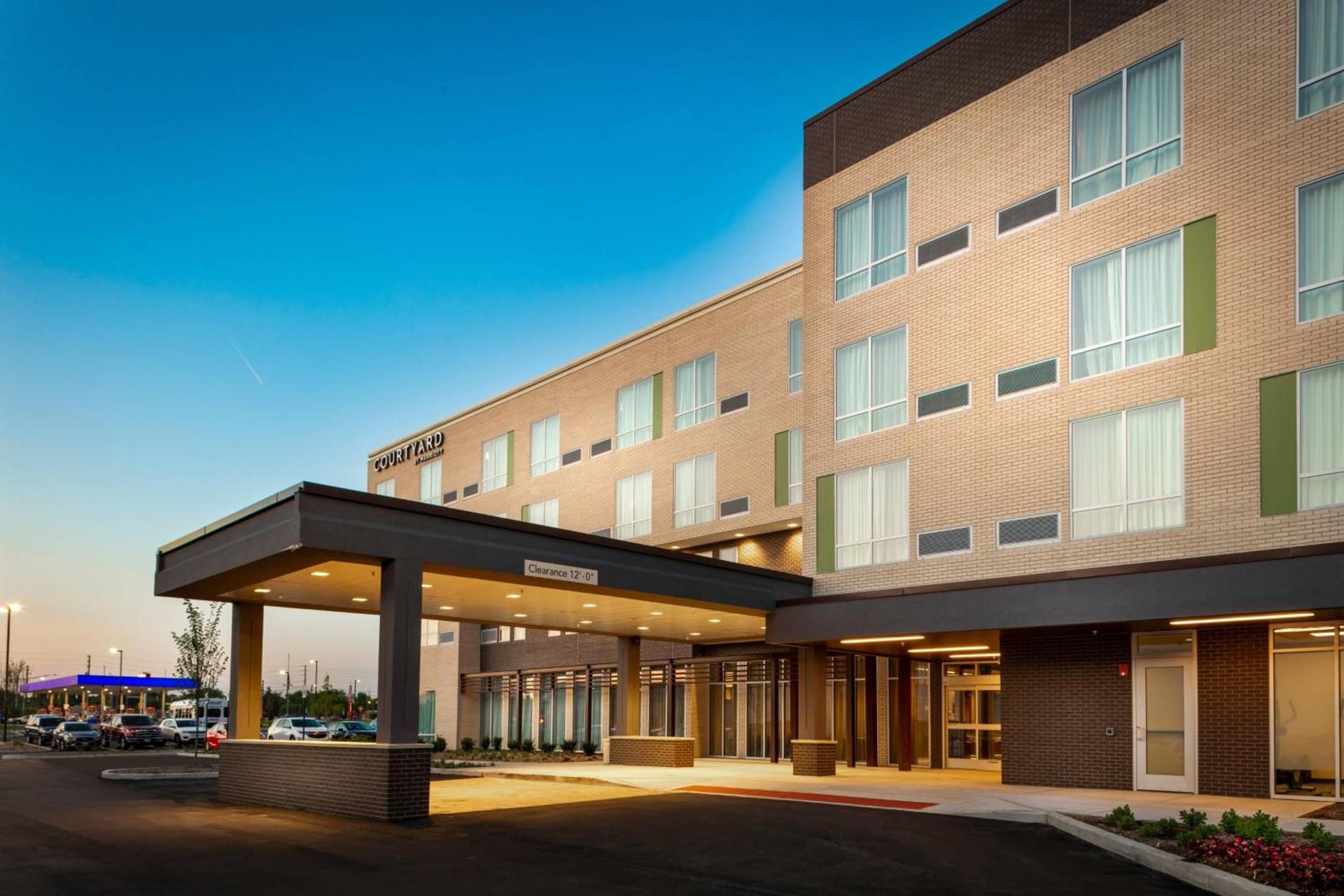 Courtyard by Marriott Indianapolis West-Speedway photo 1