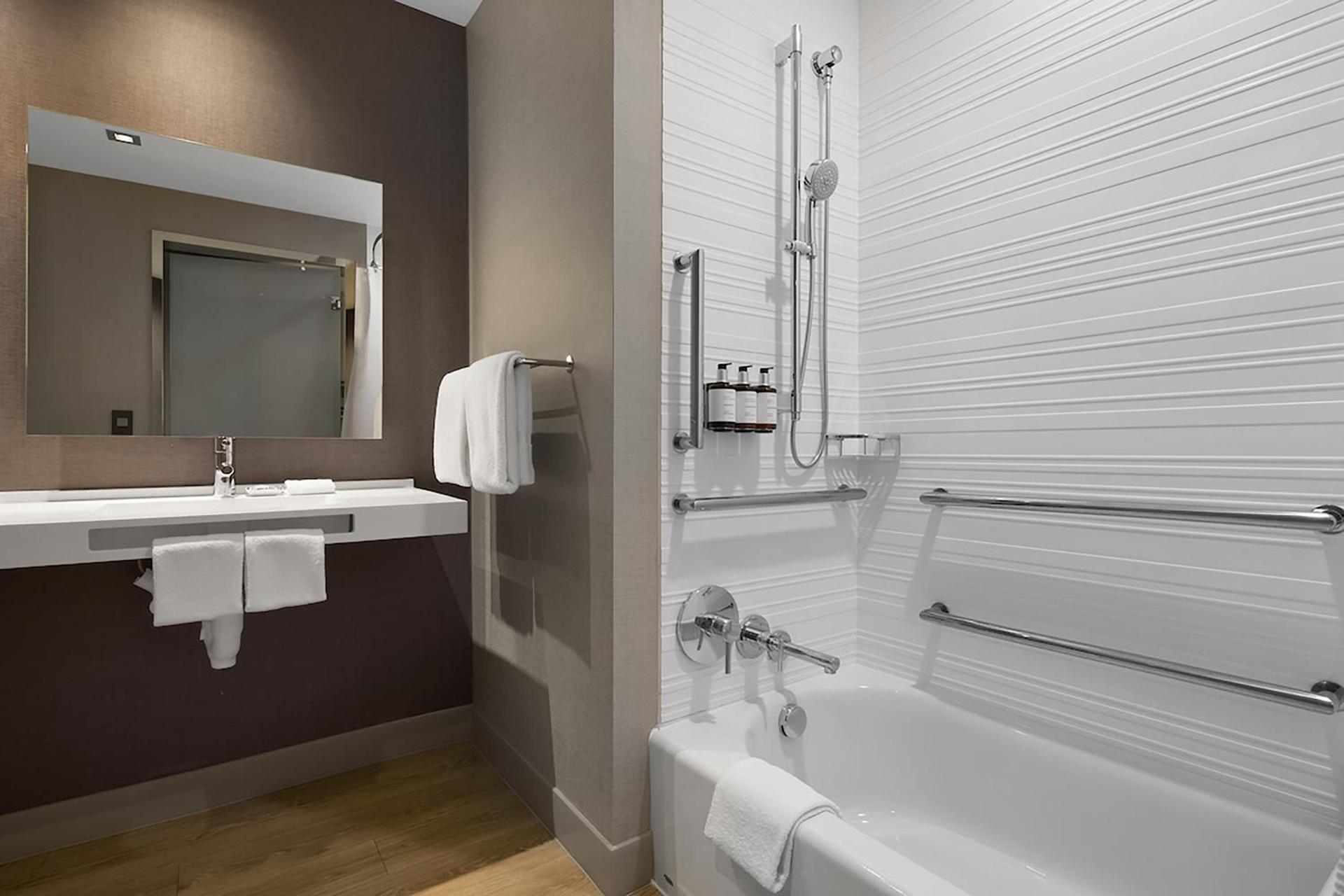 AC Hotel by Marriott Bloomington Mall of America photo 35