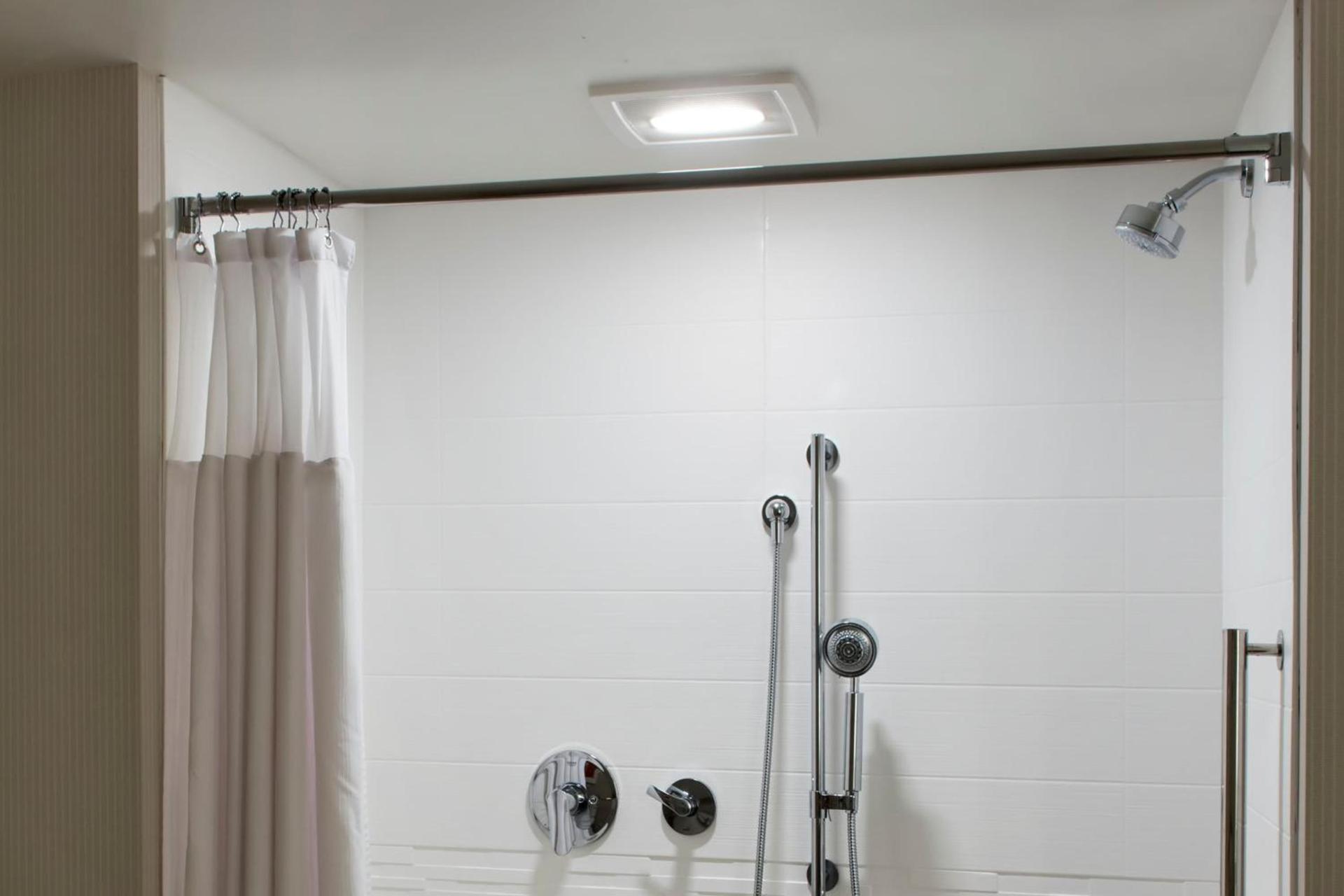 Delta Hotels by Marriott Utica photo 6