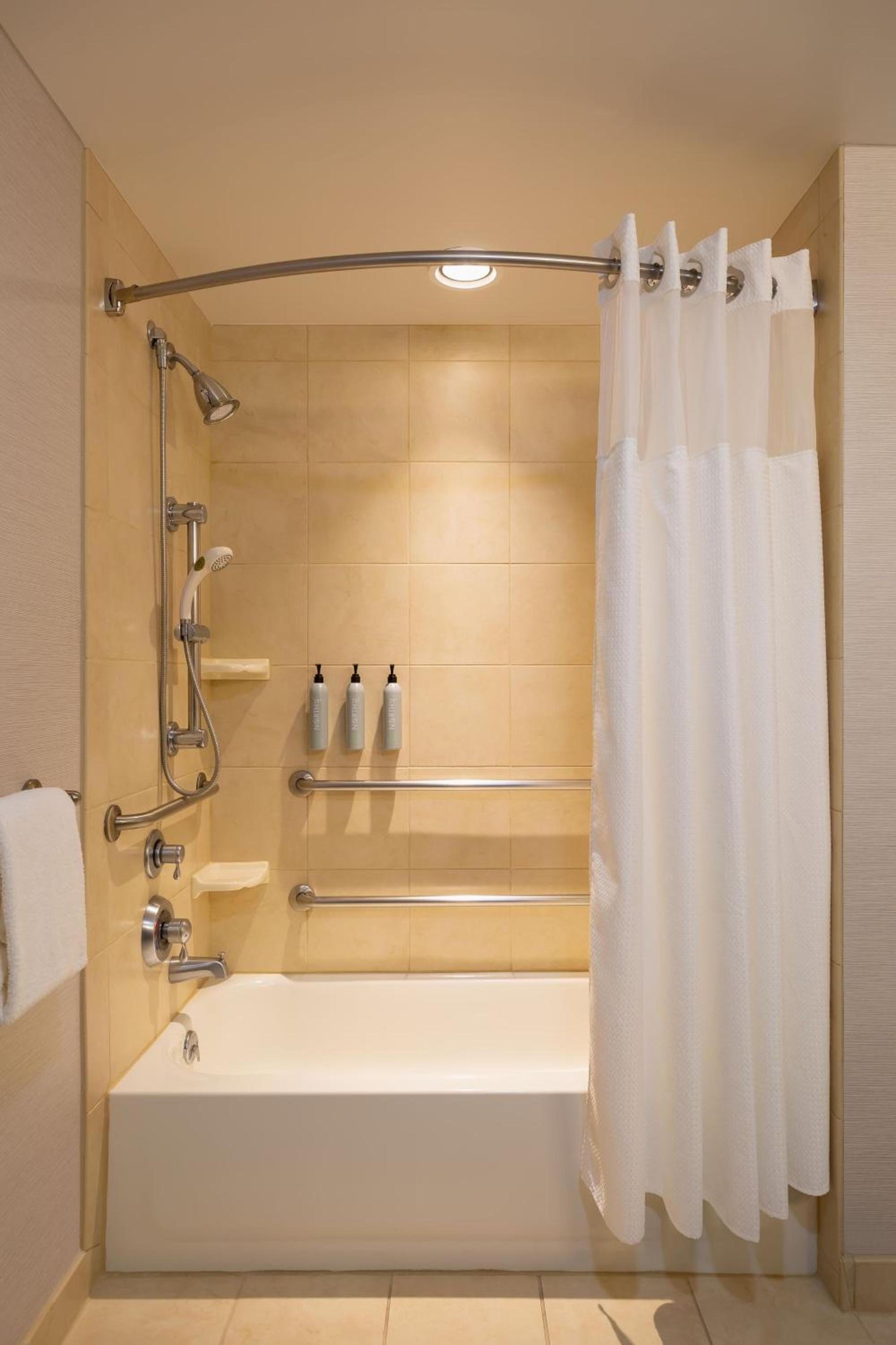 Courtyard by Marriott Madison West / Middleton photo 25