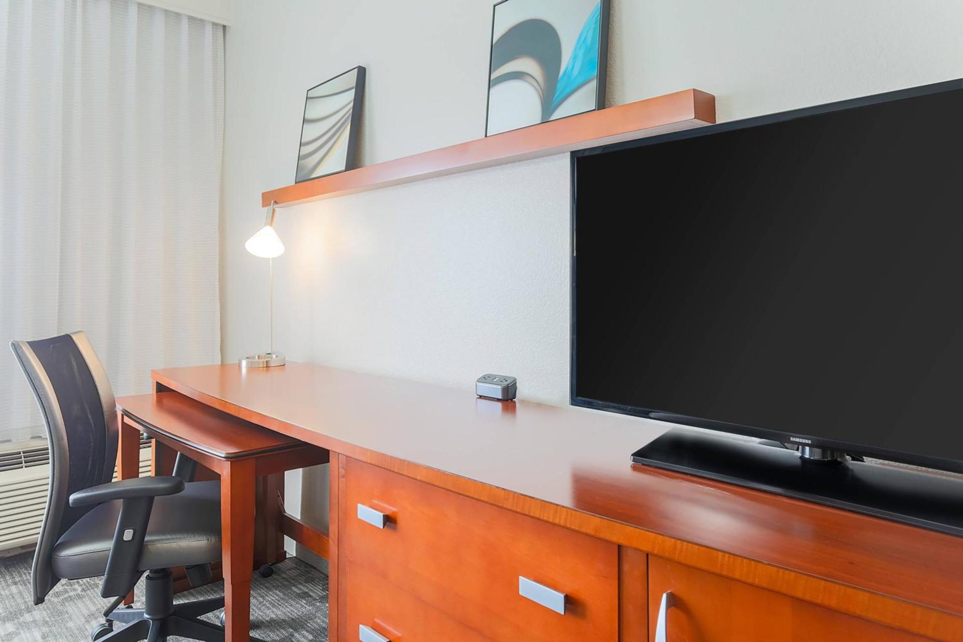 Courtyard by Marriott Monroe Airport photo 11