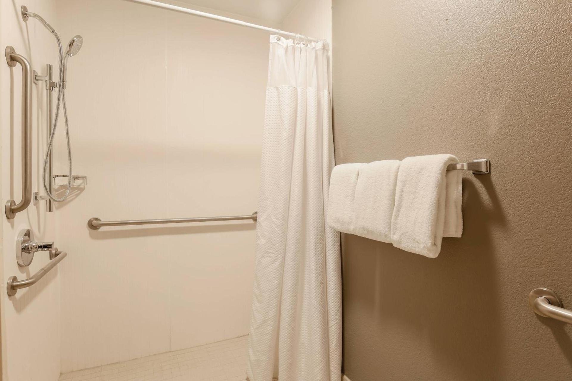 Courtyard by Marriott Monroe Airport photo 9