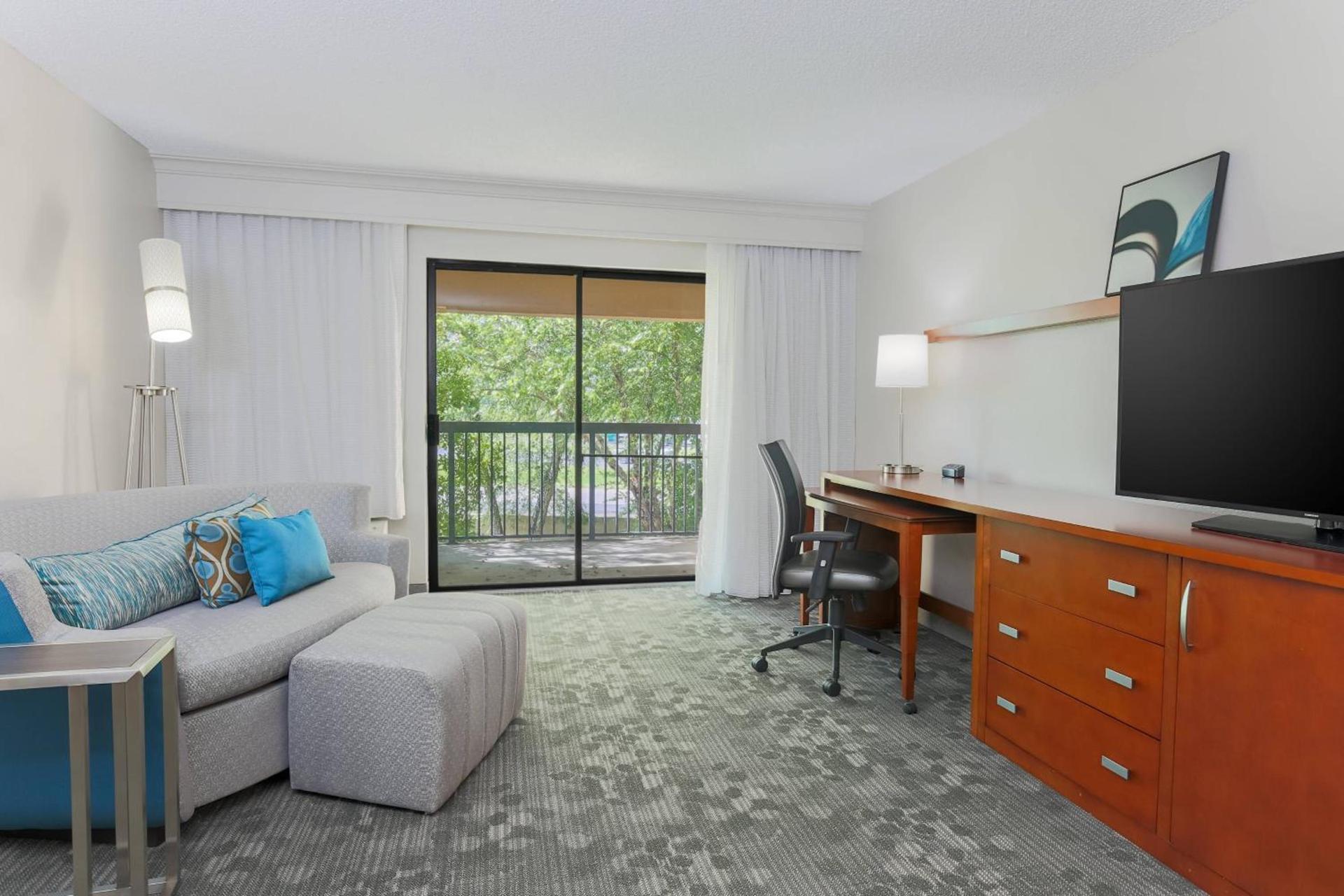Courtyard by Marriott Monroe Airport photo 12