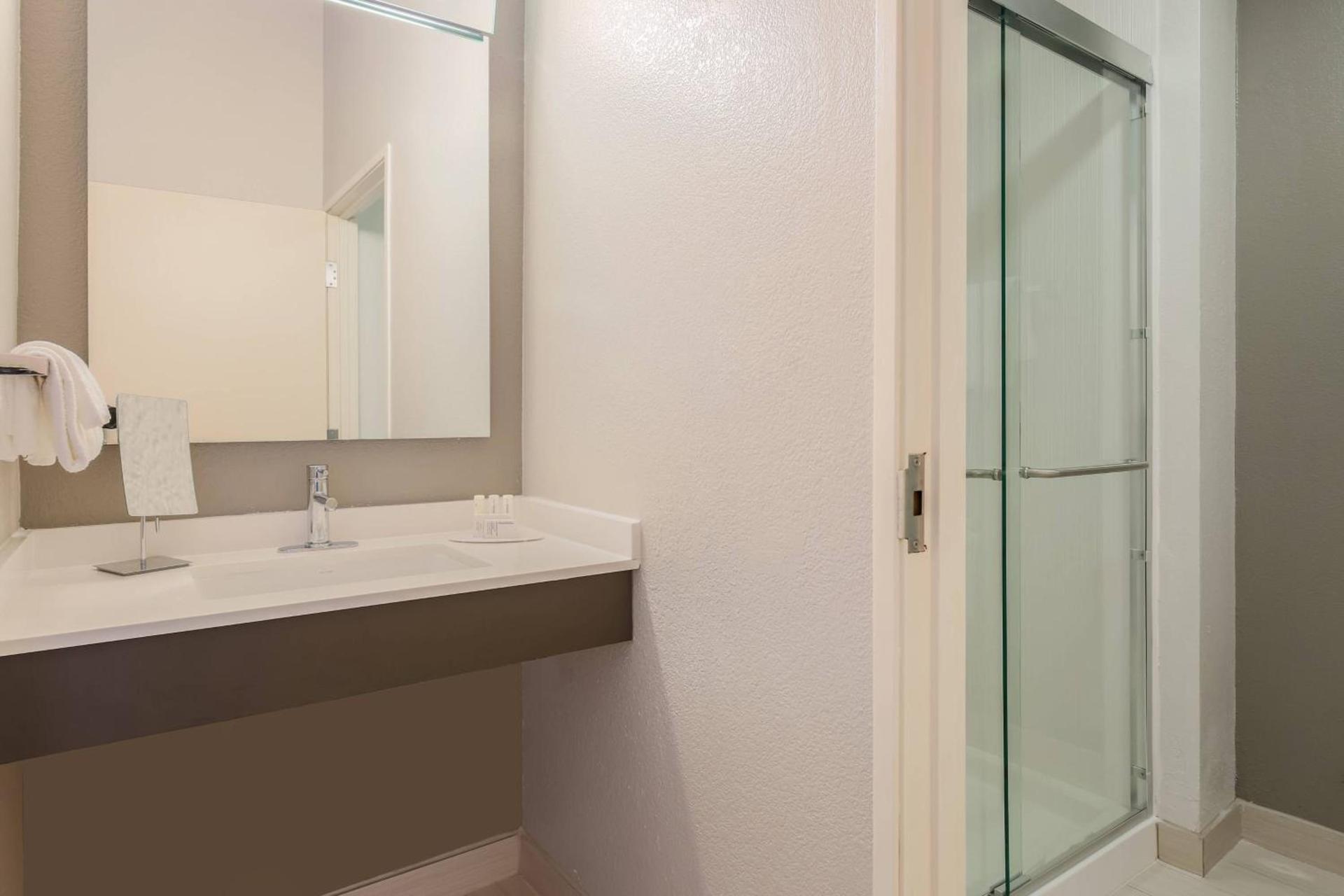 Courtyard by Marriott Monroe Airport photo 15