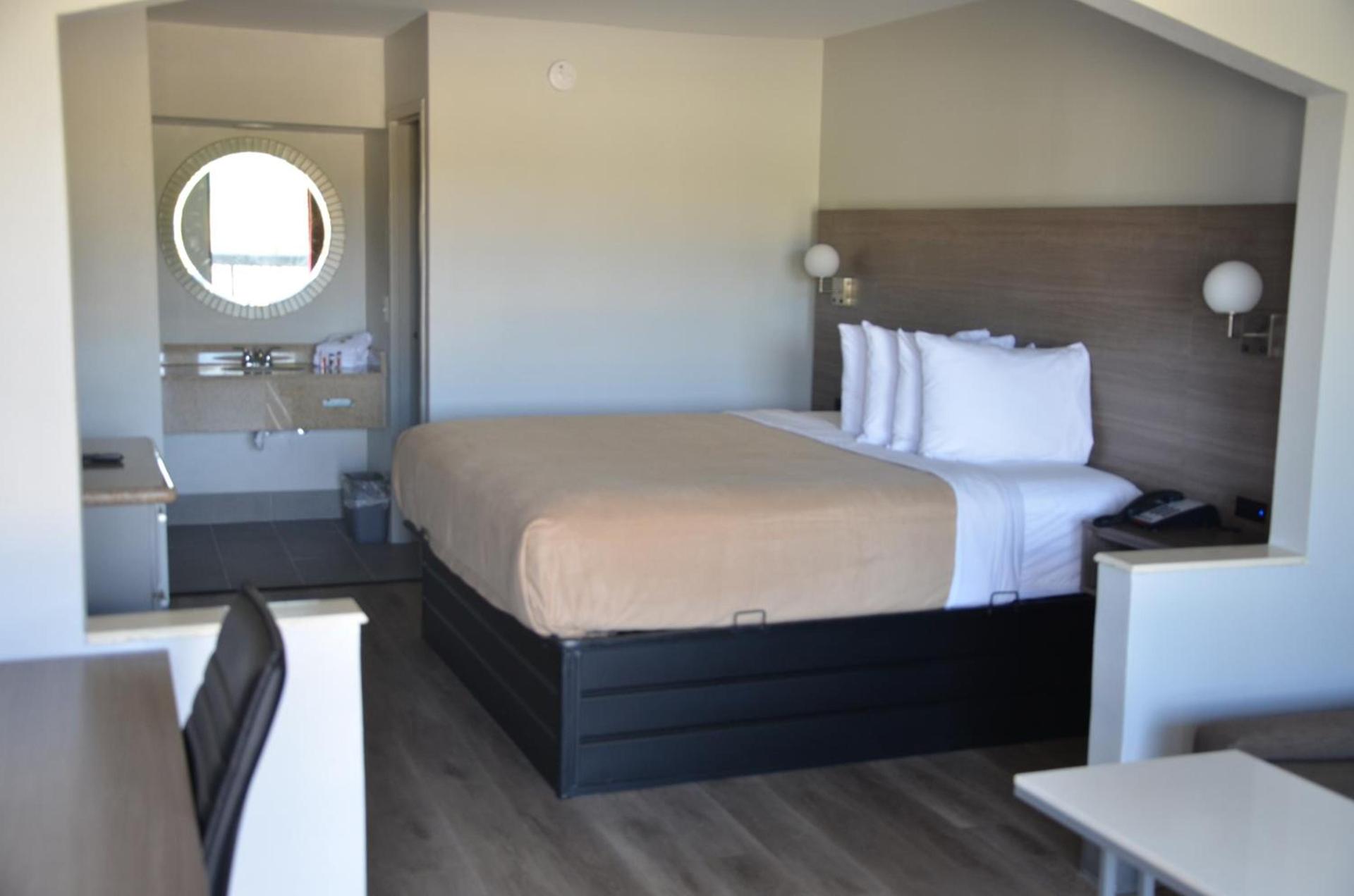 Baymont Suites photo 3