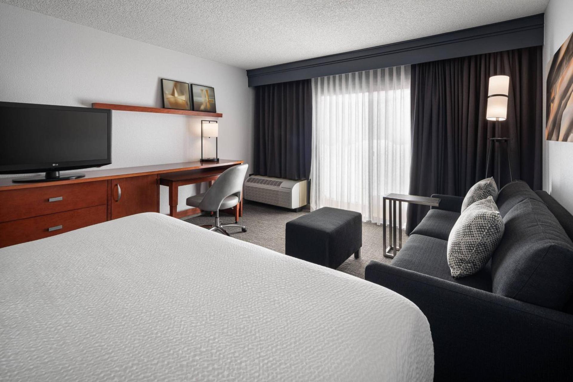 Courtyard by Marriott Pleasanton photo 8