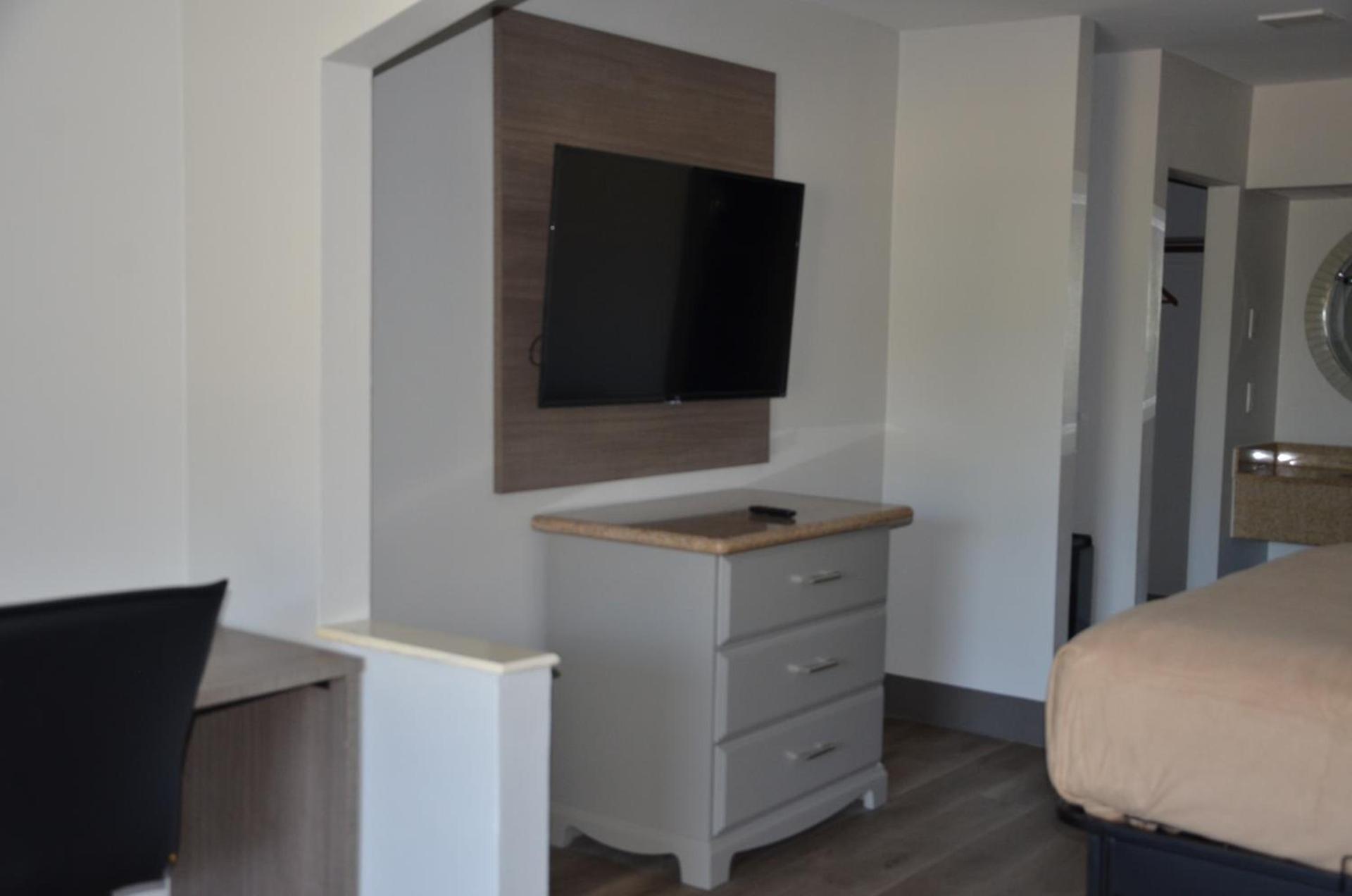 Baymont Suites photo 10