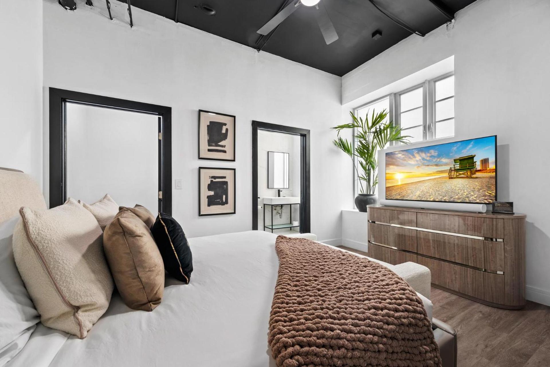 Luxuri Suites photo 12