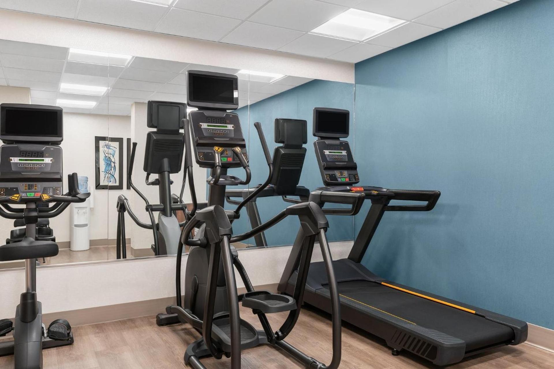 Holiday Inn Express Hotel & Suites Coralville by IHG photo 40
