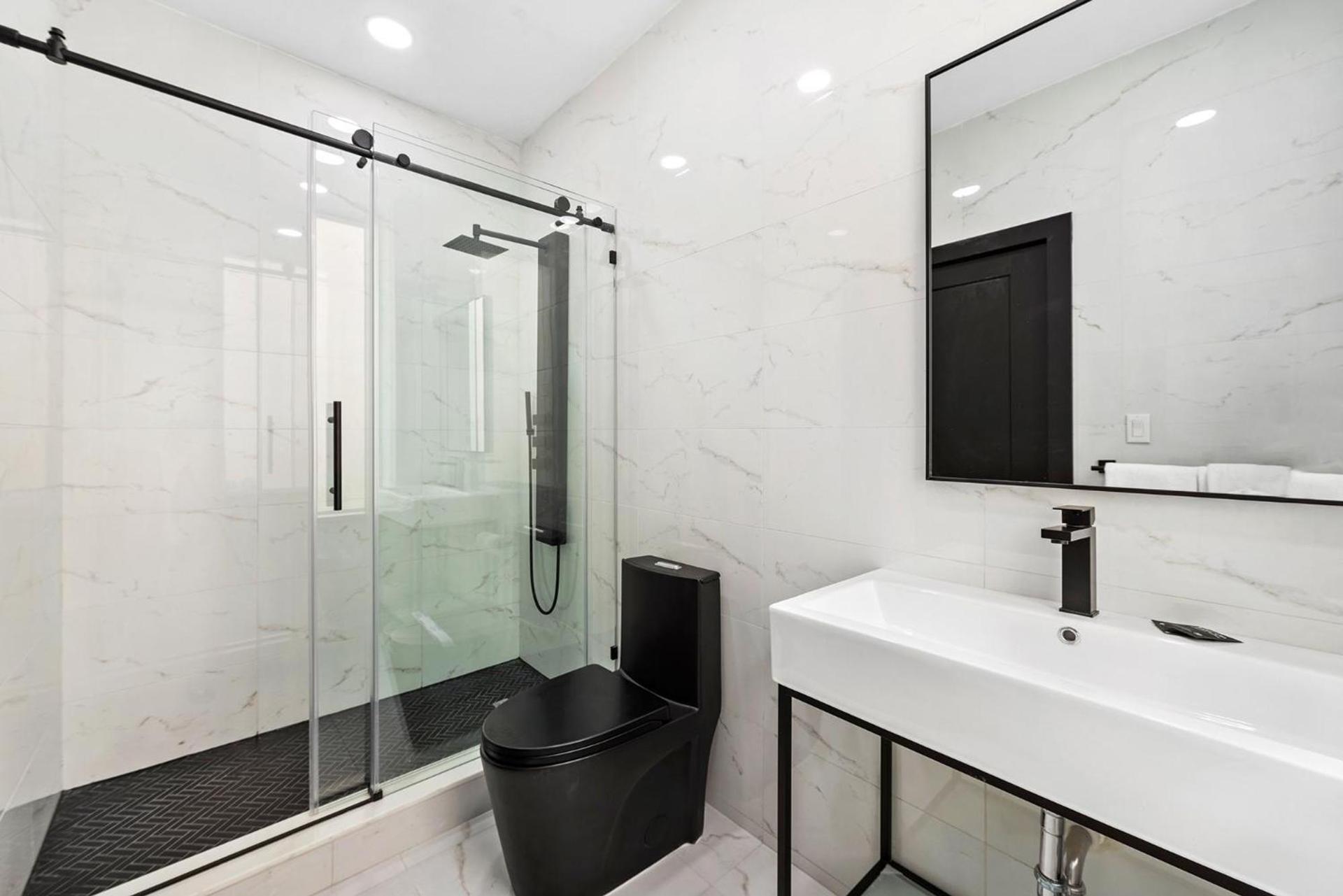 Luxuri Suites photo 2