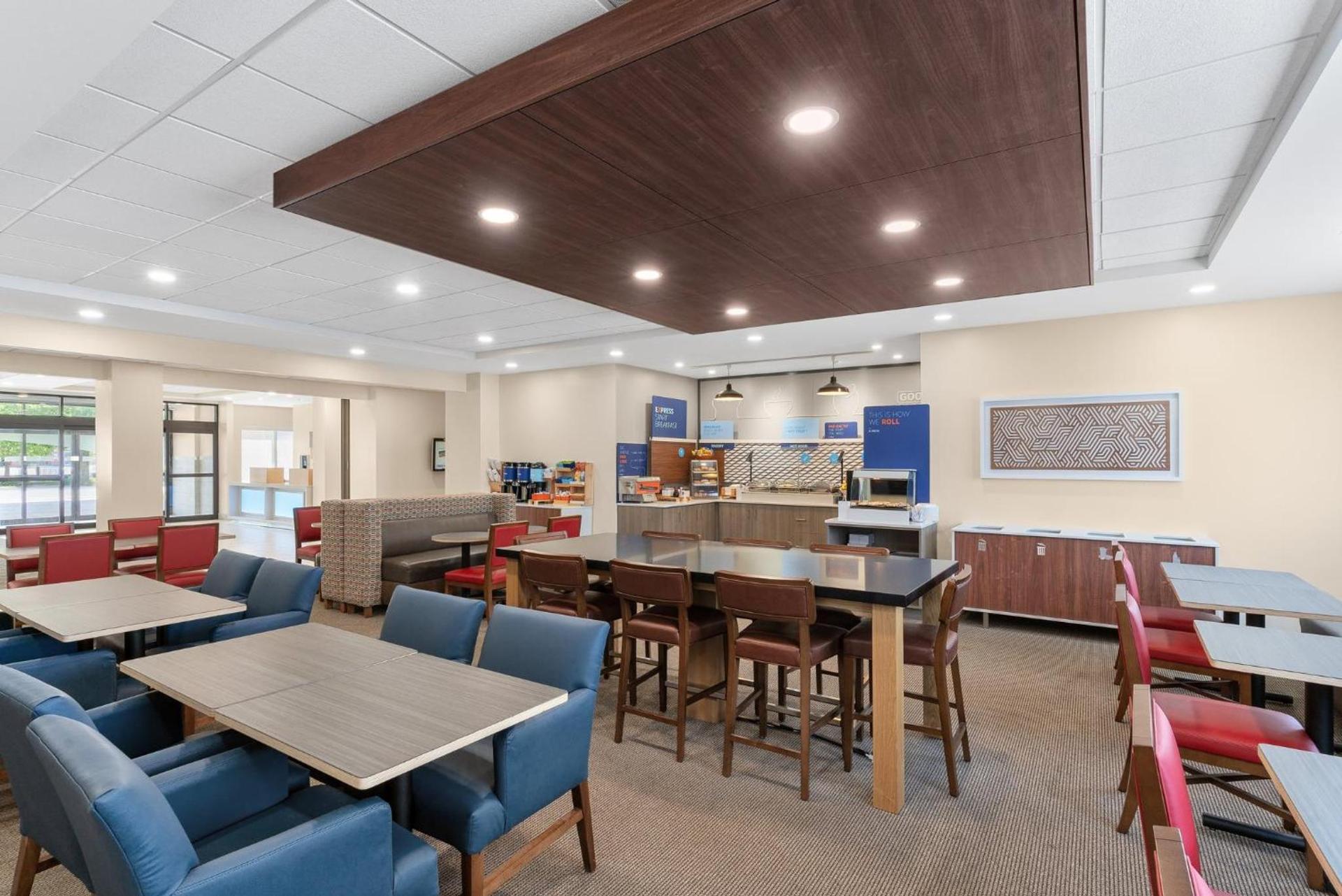 Holiday Inn Express Hotel & Suites Coralville by IHG photo 30