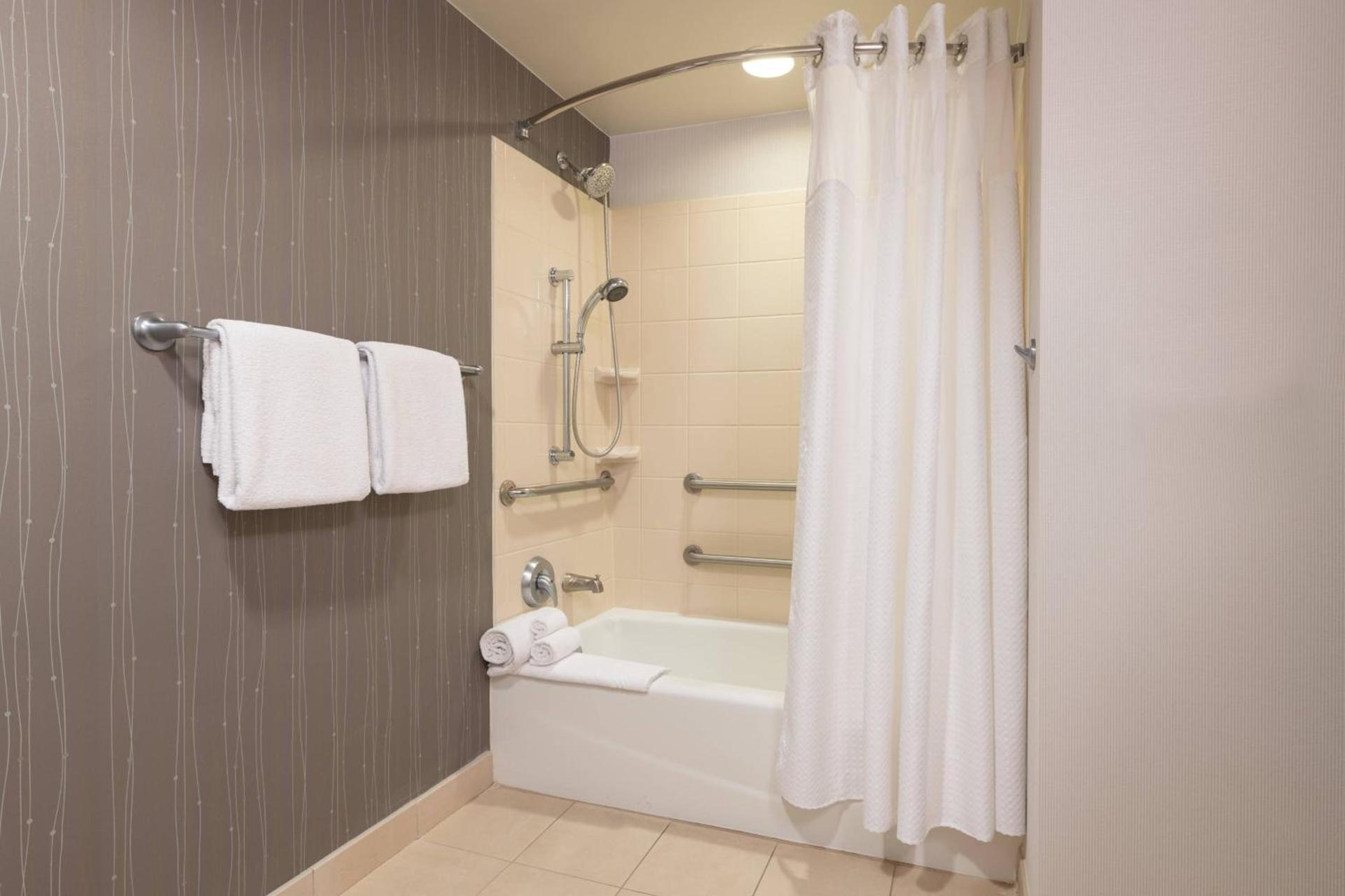 Courtyard by Marriott Newark-University of Delaware photo 15
