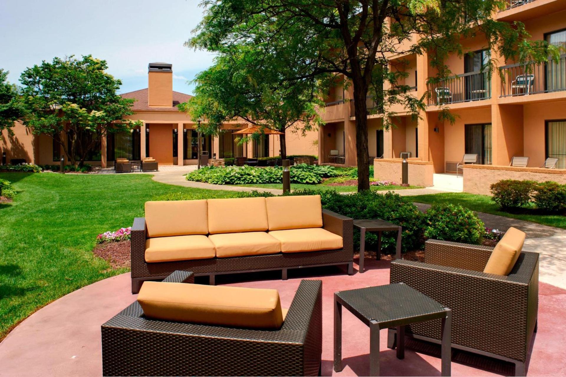 Courtyard Detroit Metro Airport Romulus photo 7