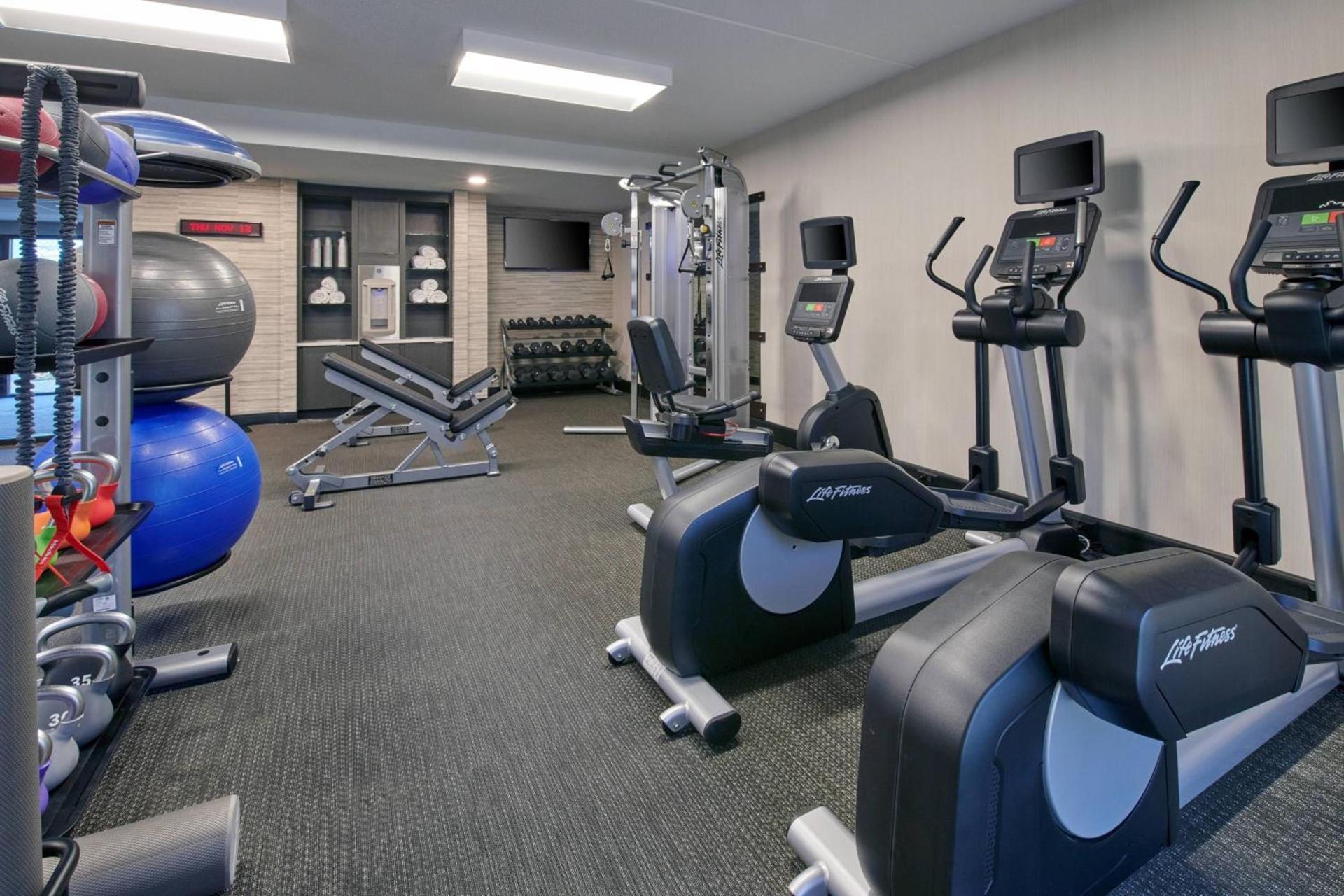 Courtyard by Marriott Indianapolis Castleton photo 29