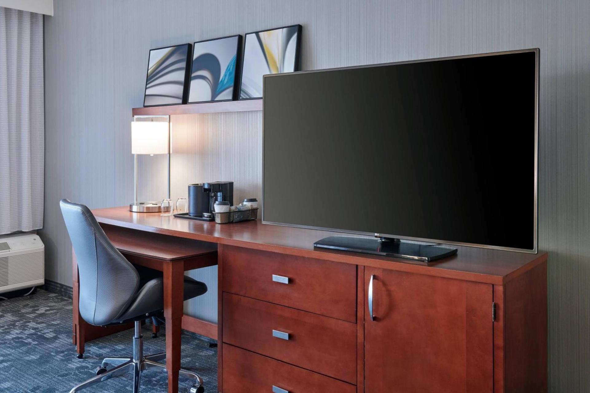 Courtyard by Marriott Indianapolis Castleton photo 9