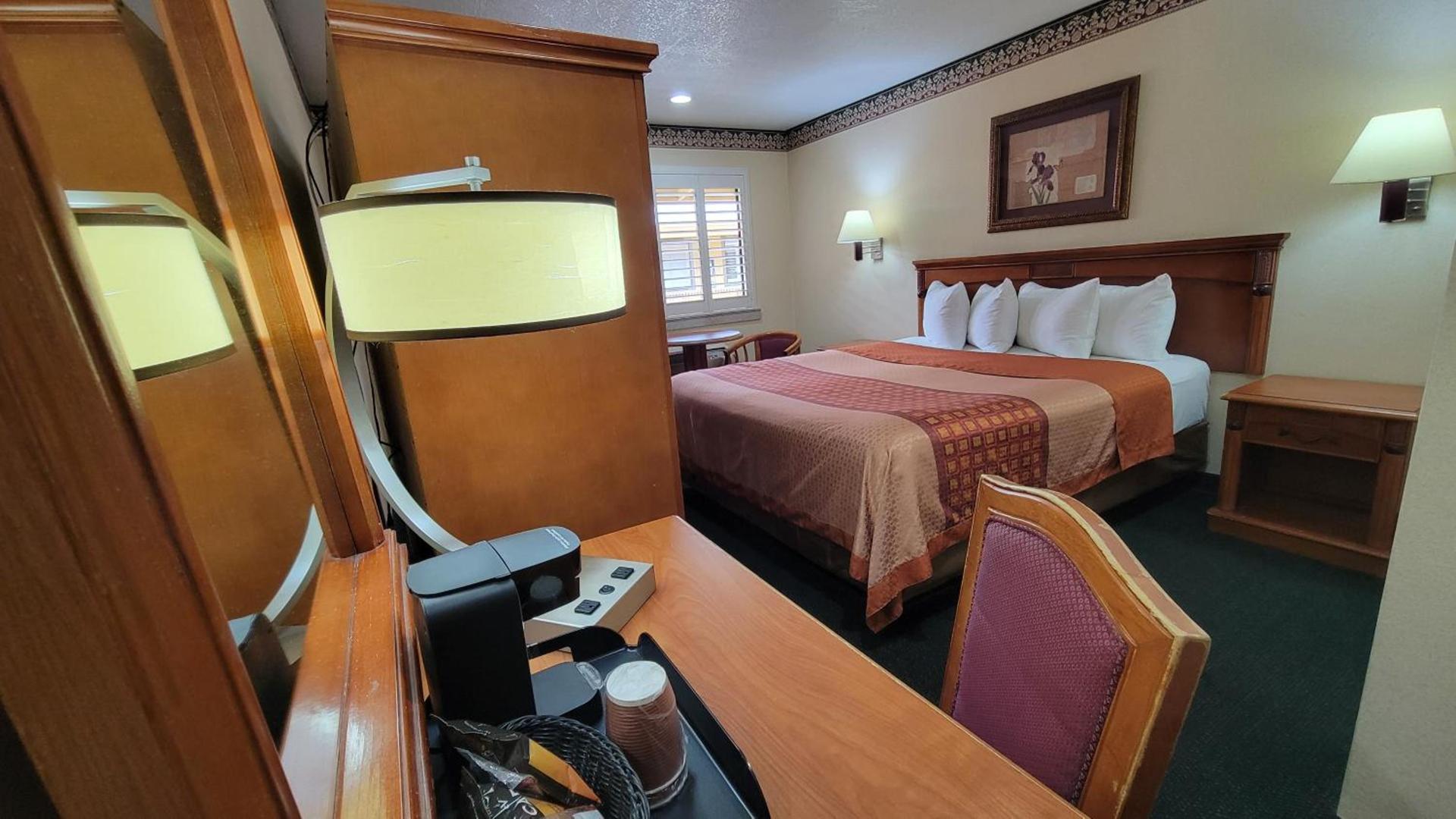 Geary Parkway Motel photo 10