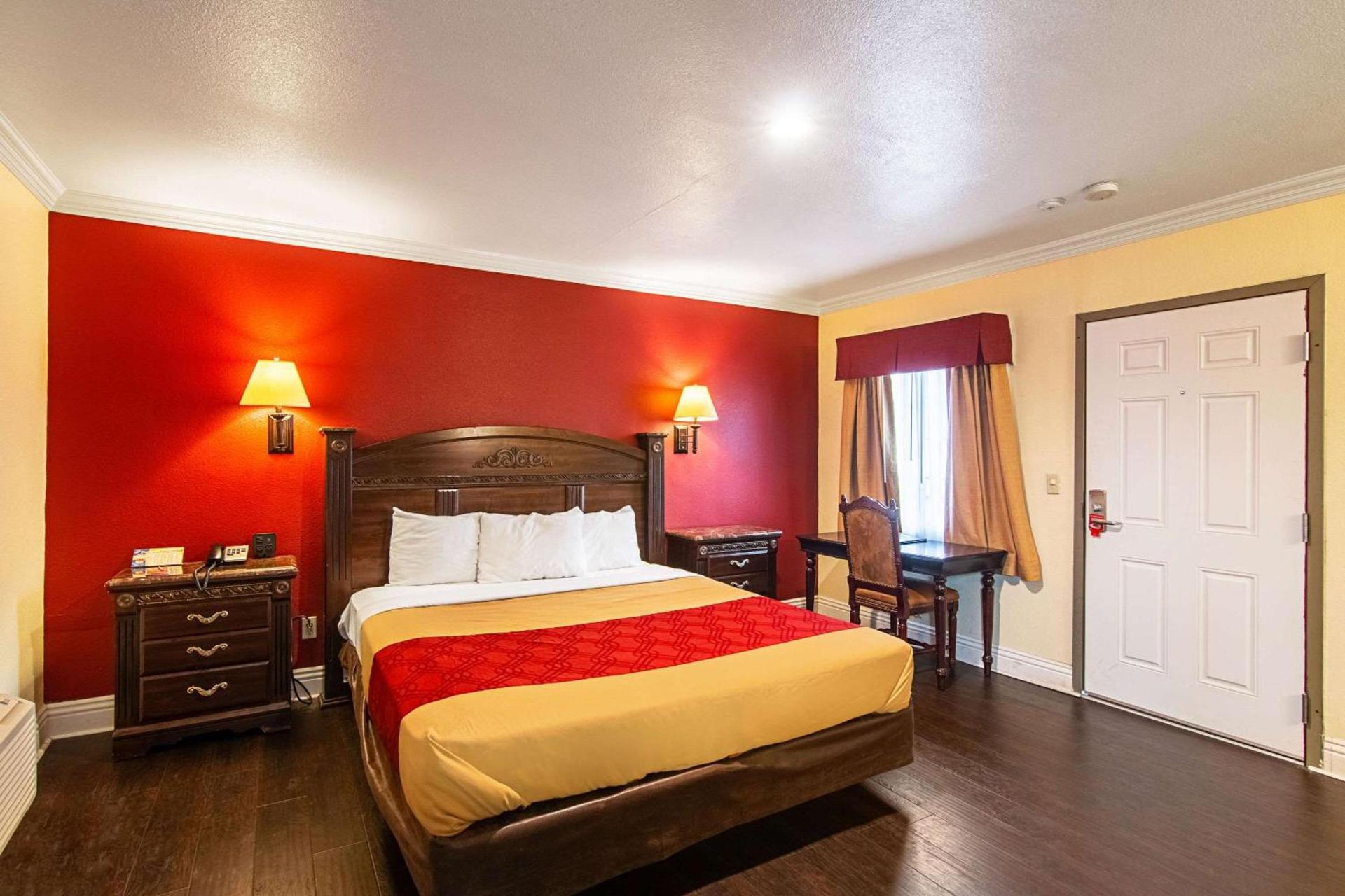 Econo Lodge Long Beach I-405 photo 12