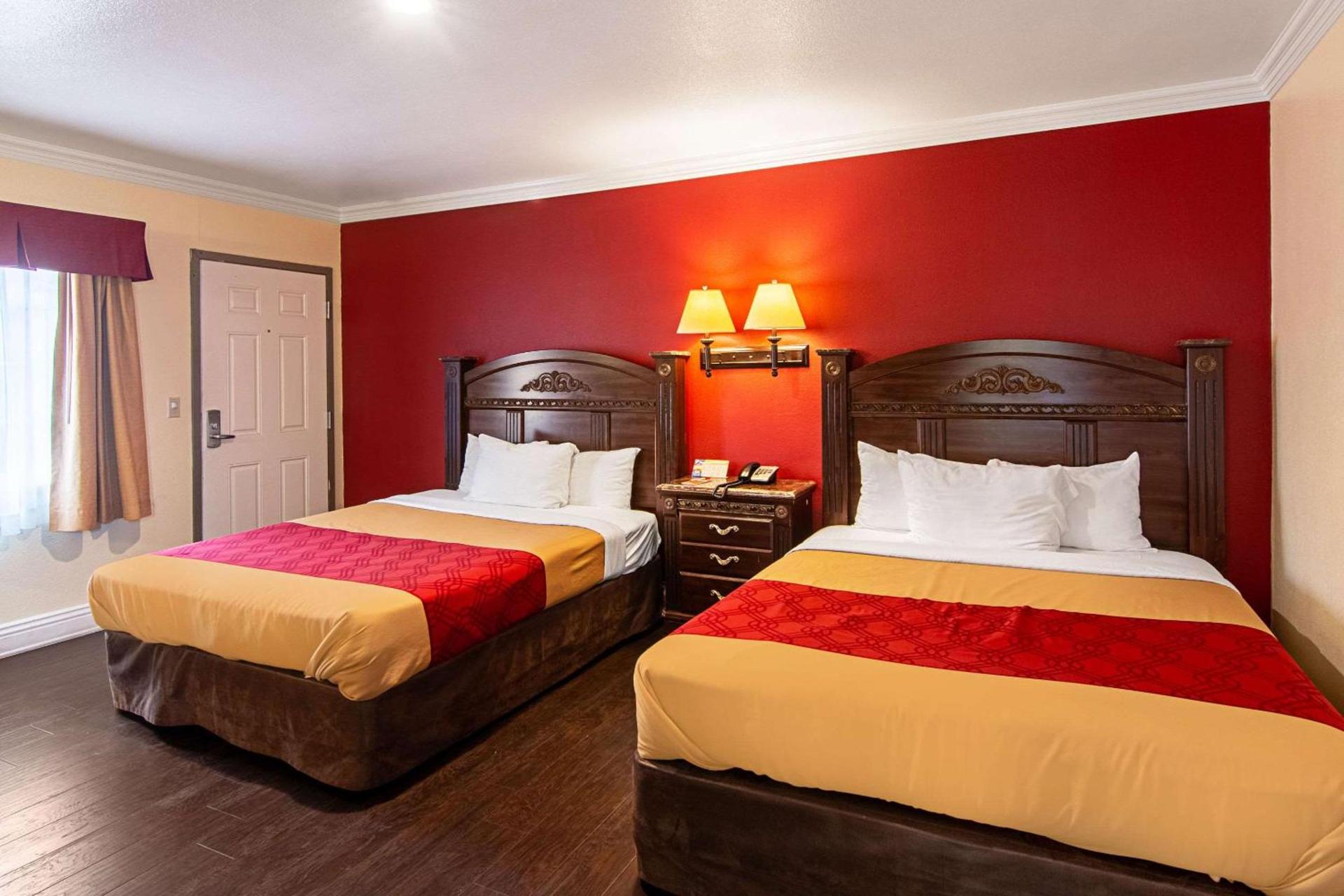 Econo Lodge Long Beach I-405 photo 22