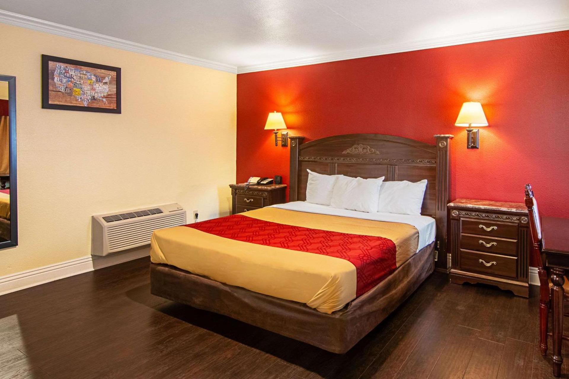 Econo Lodge Long Beach I-405 photo 11