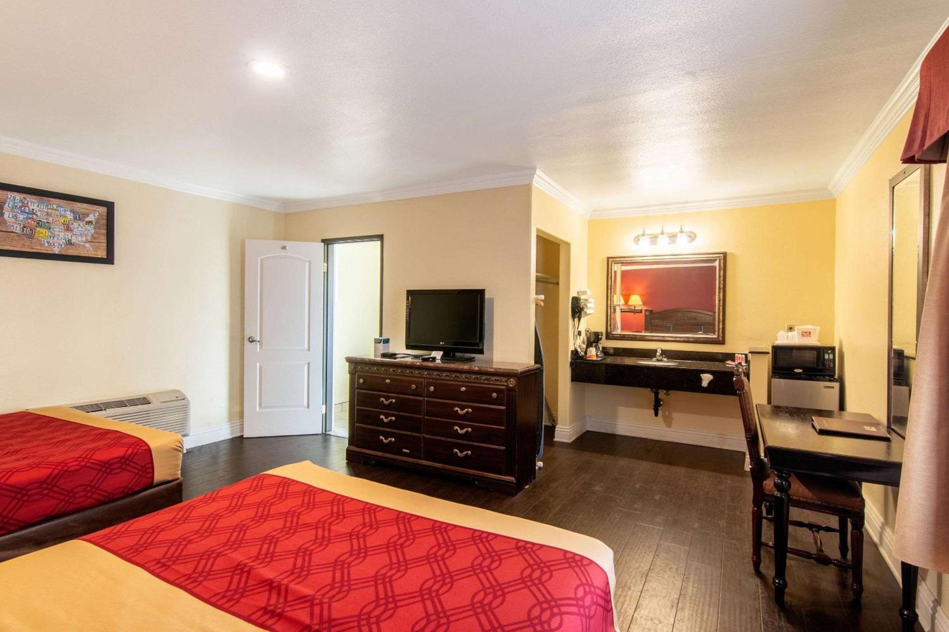 Econo Lodge Long Beach I-405 photo 23