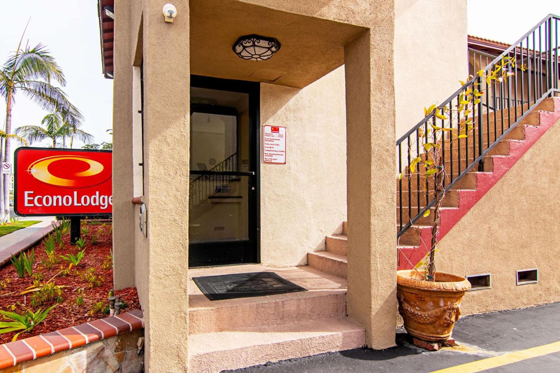 Econo Lodge Long Beach I-405 photo 3