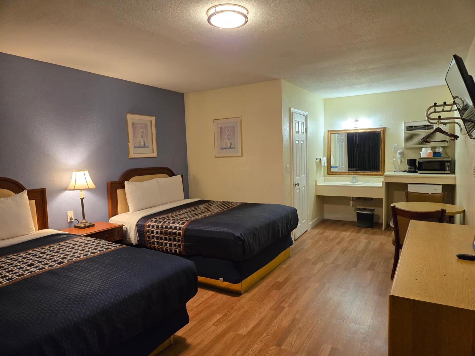 Rodeway Inn & Suites Blythe I-10 photo 61