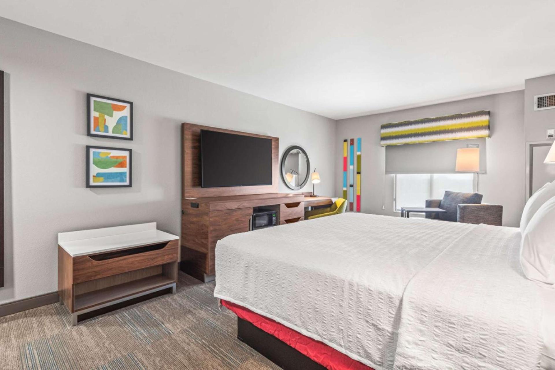 Hampton Inn Columbus-North photo 29