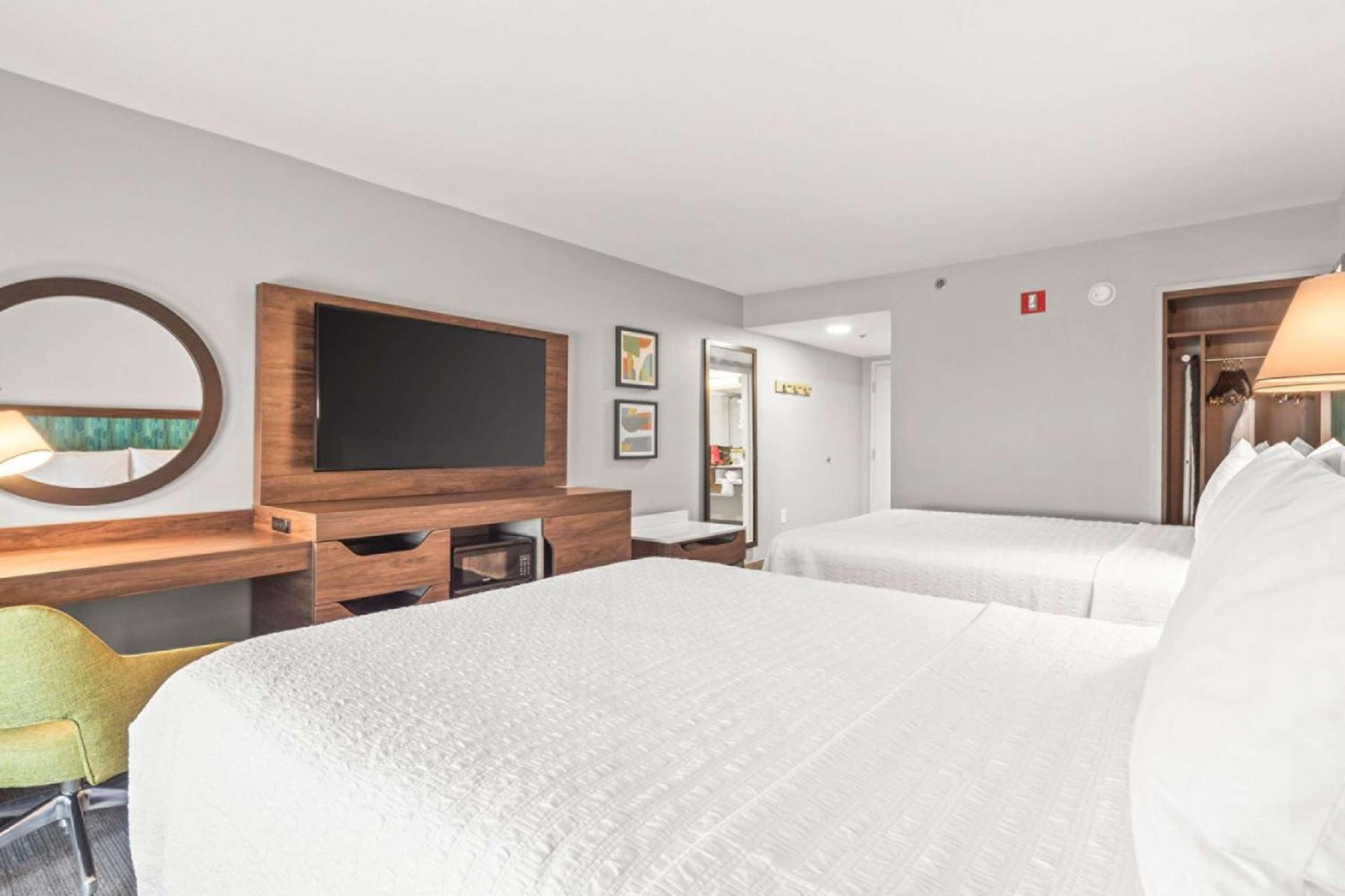 Hampton Inn Columbus-North photo 30