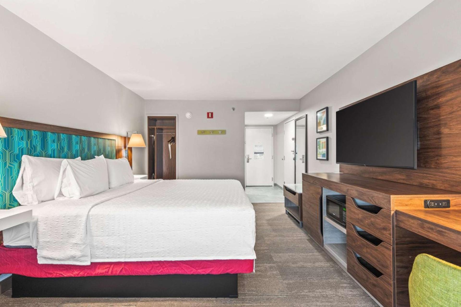 Hampton Inn Columbus-North photo 31