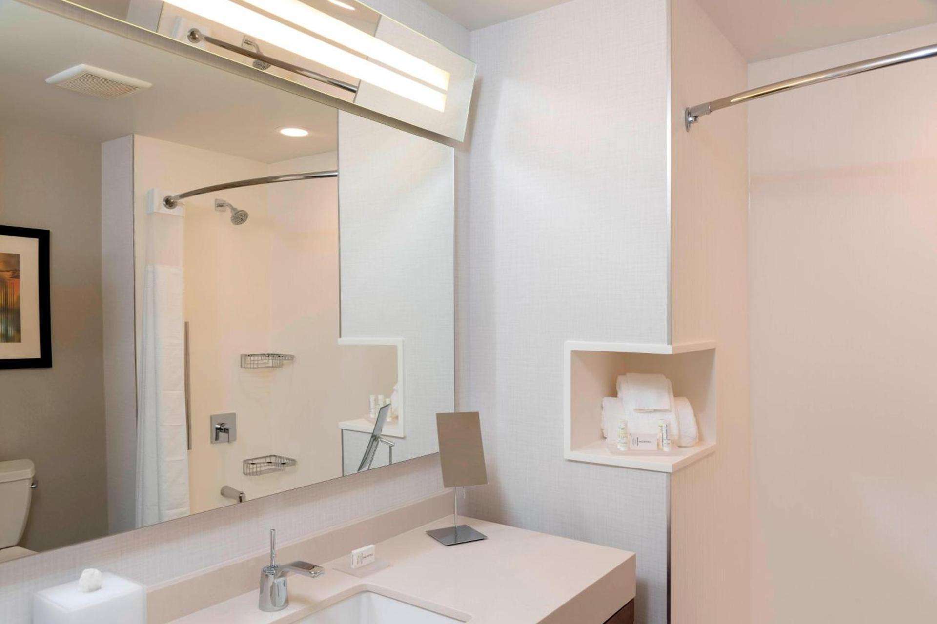 Courtyard by Marriott Cleveland Elyria photo 14
