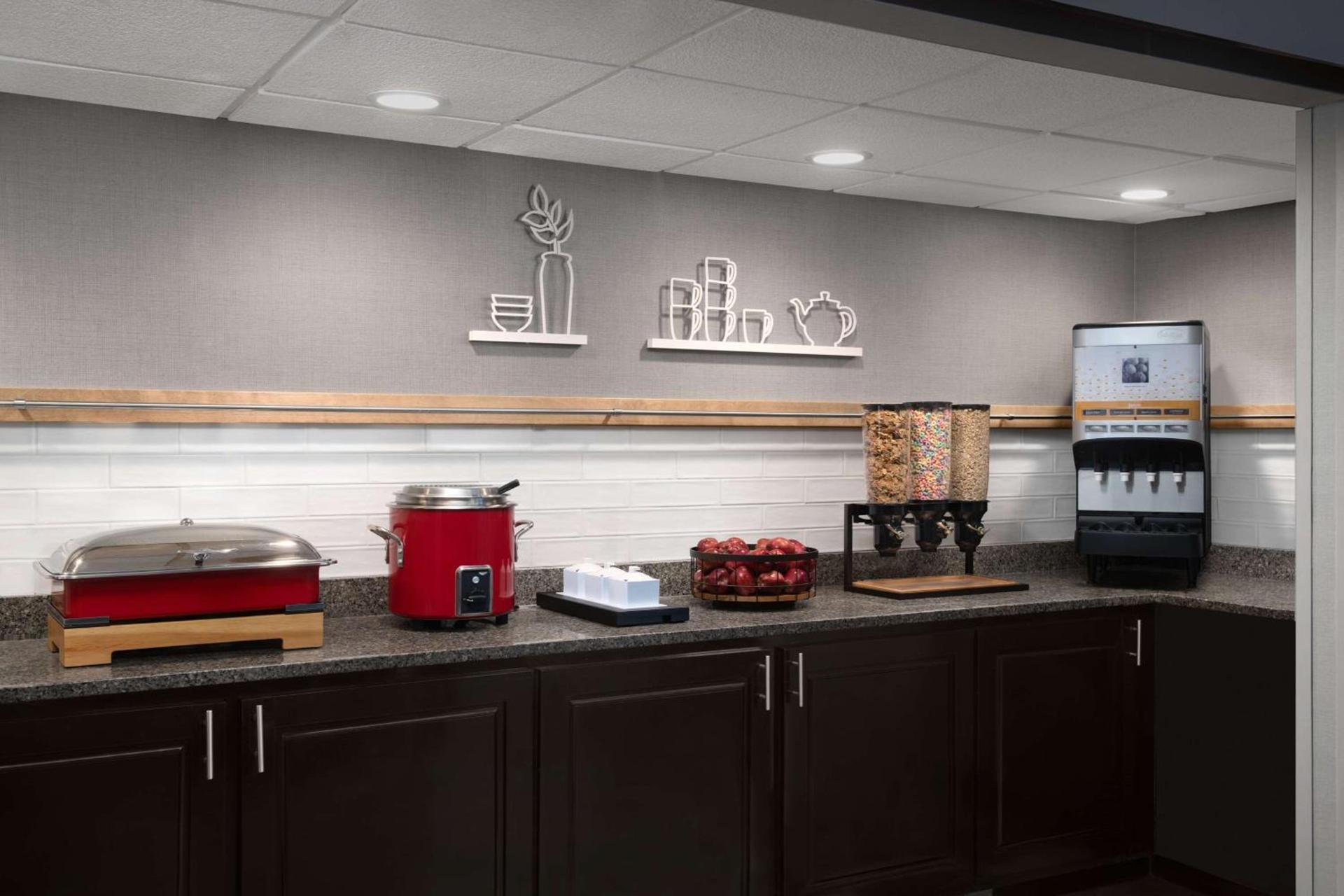 Hampton Inn Russellville photo 19