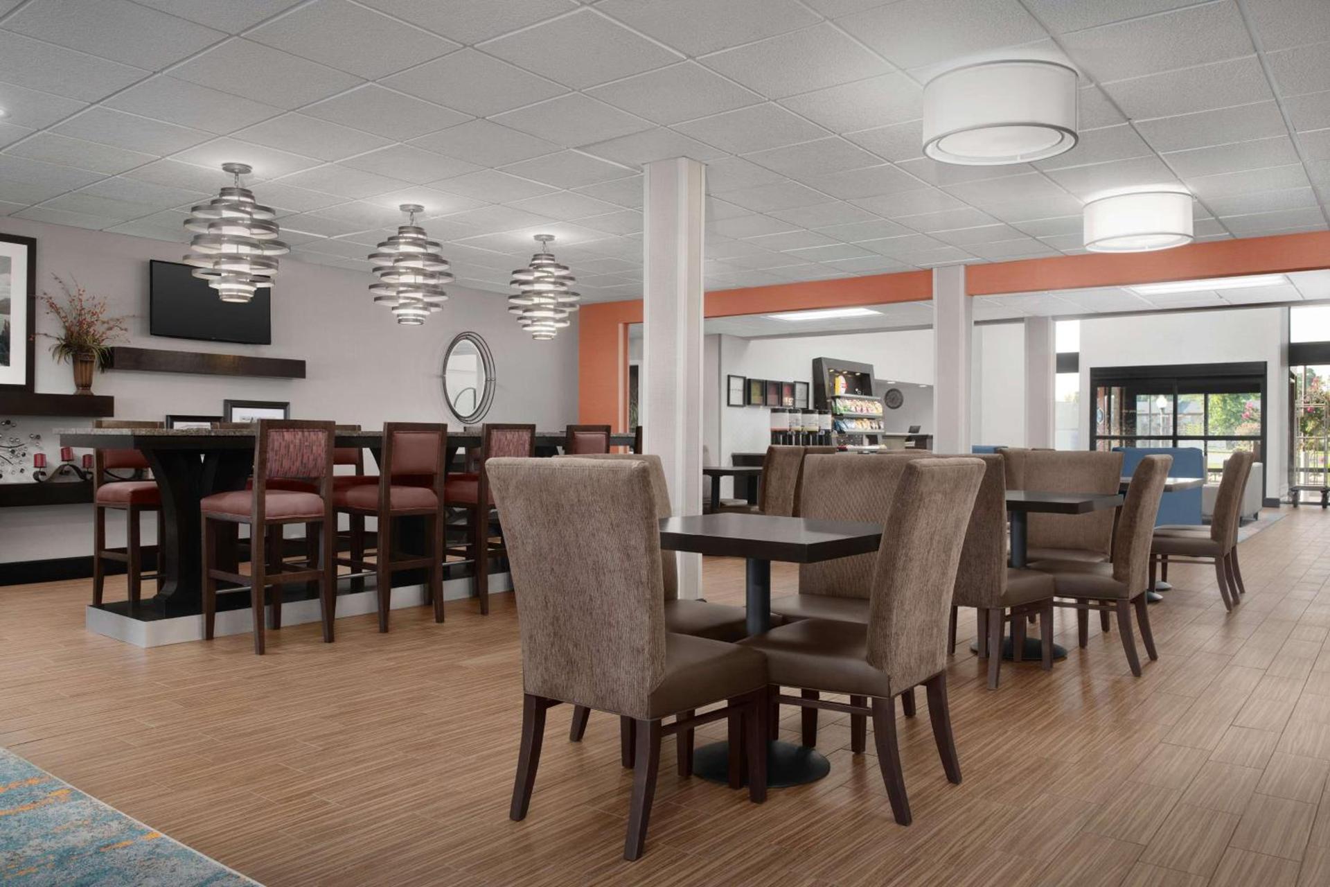 Hampton Inn Russellville photo 21
